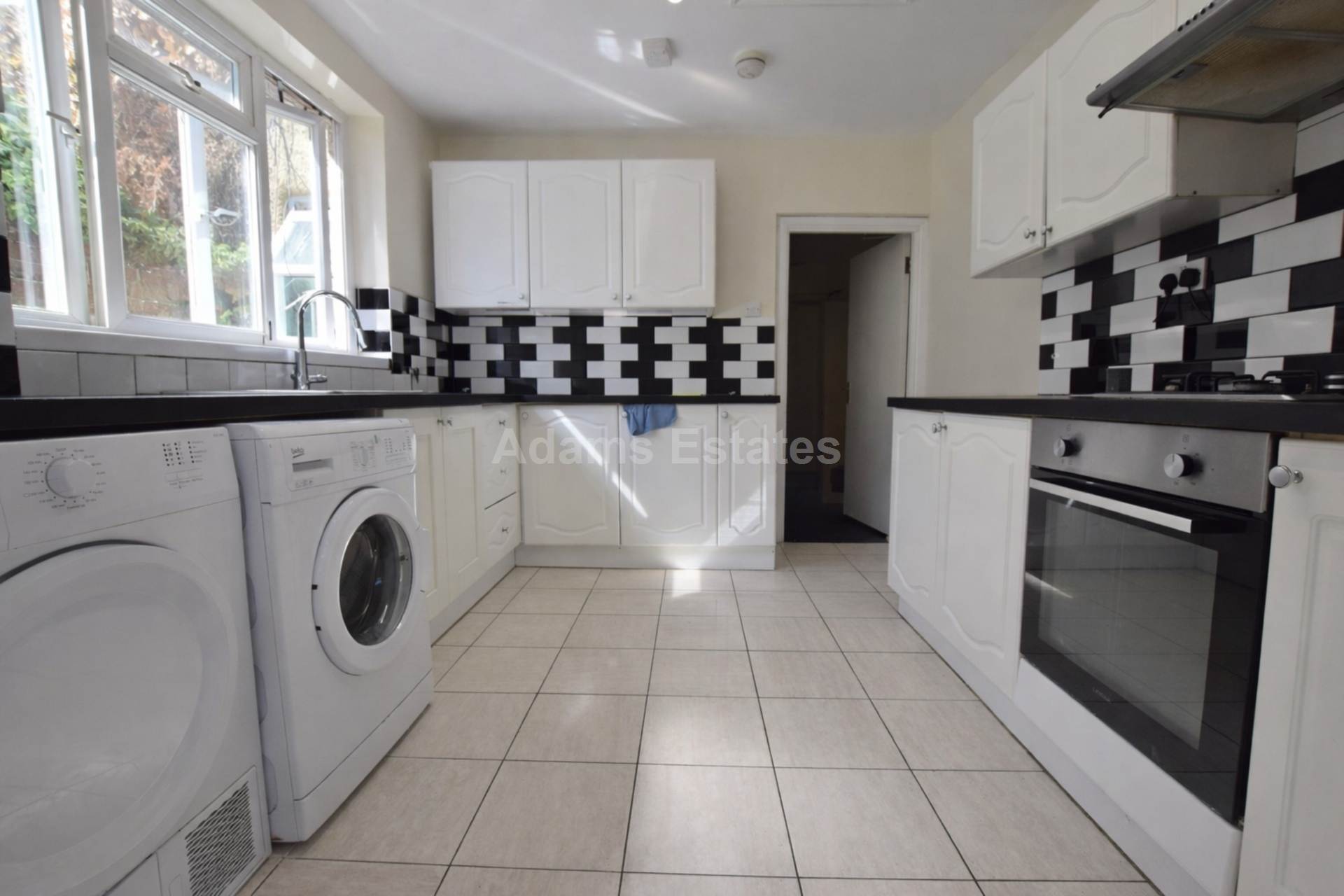 6 bed Town House for rent in Reading. From Student Holmes - University Office