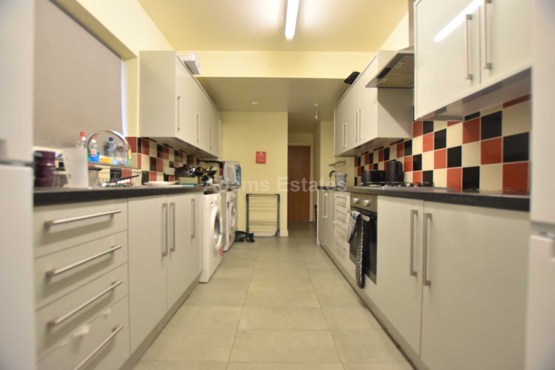 6 bed Mid Terraced House for rent in Reading. From Student Holmes - University Office