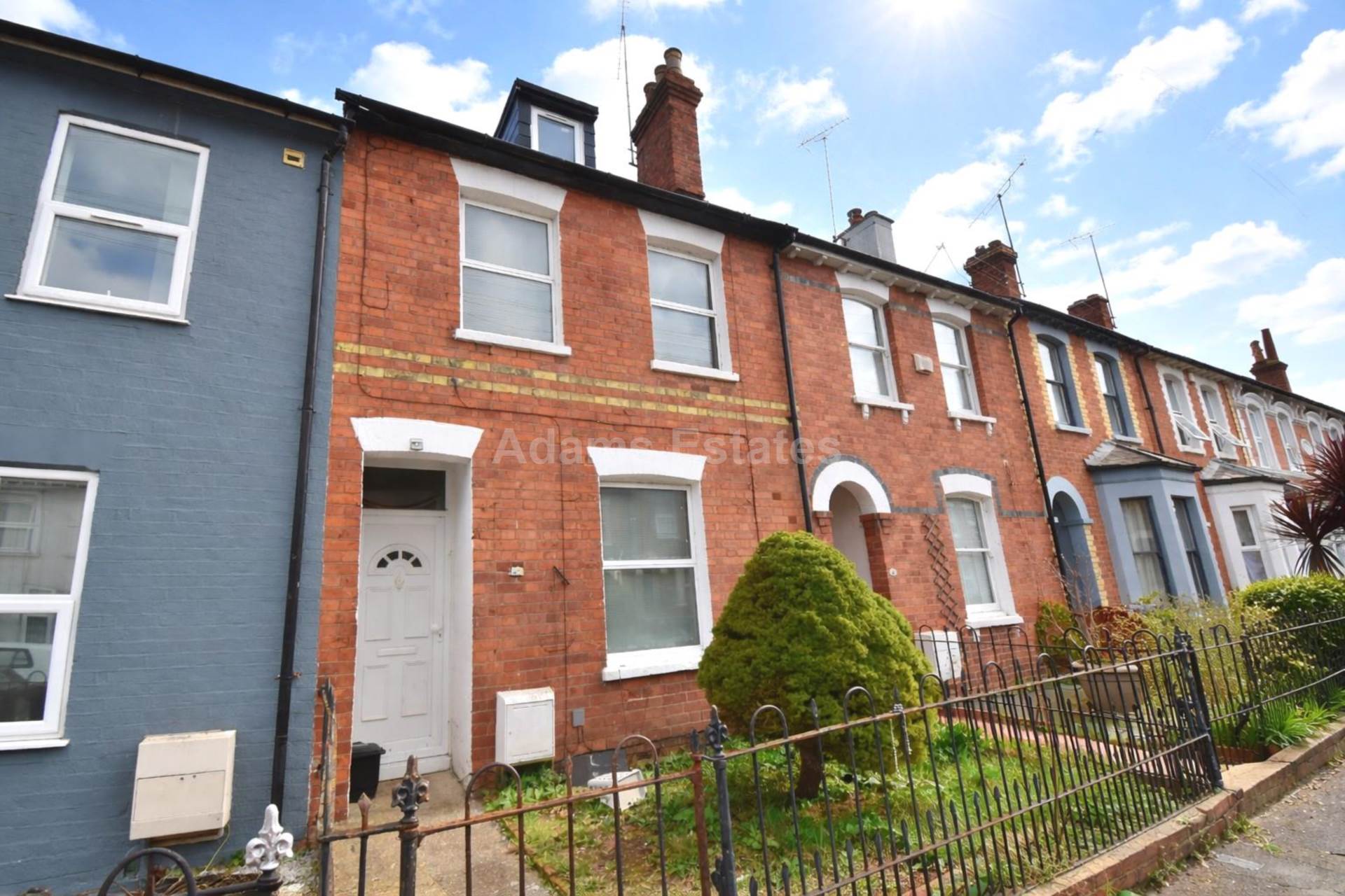 5 bed Mid Terraced House for rent in Reading. From Student Holmes - University Office
