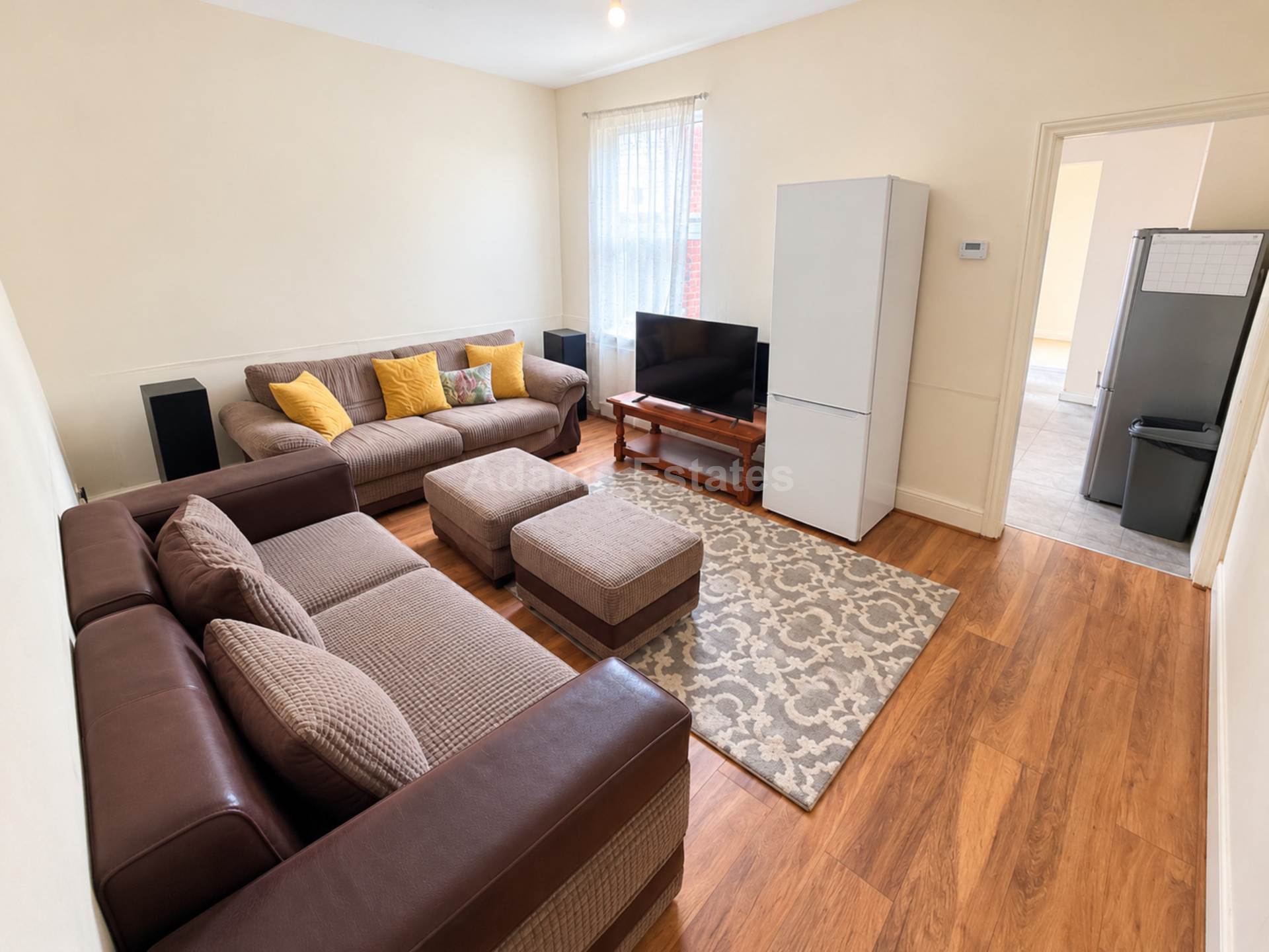 5 bed Mid Terraced House for rent in Reading. From Student Holmes - University Office