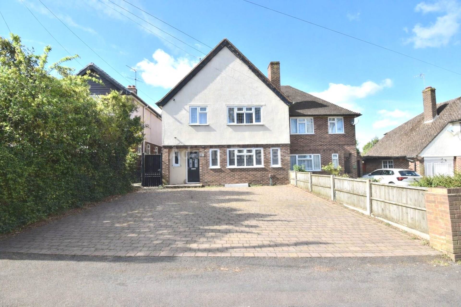 3 bed Semi Detached for rent in Reading. From Student Holmes - University Office