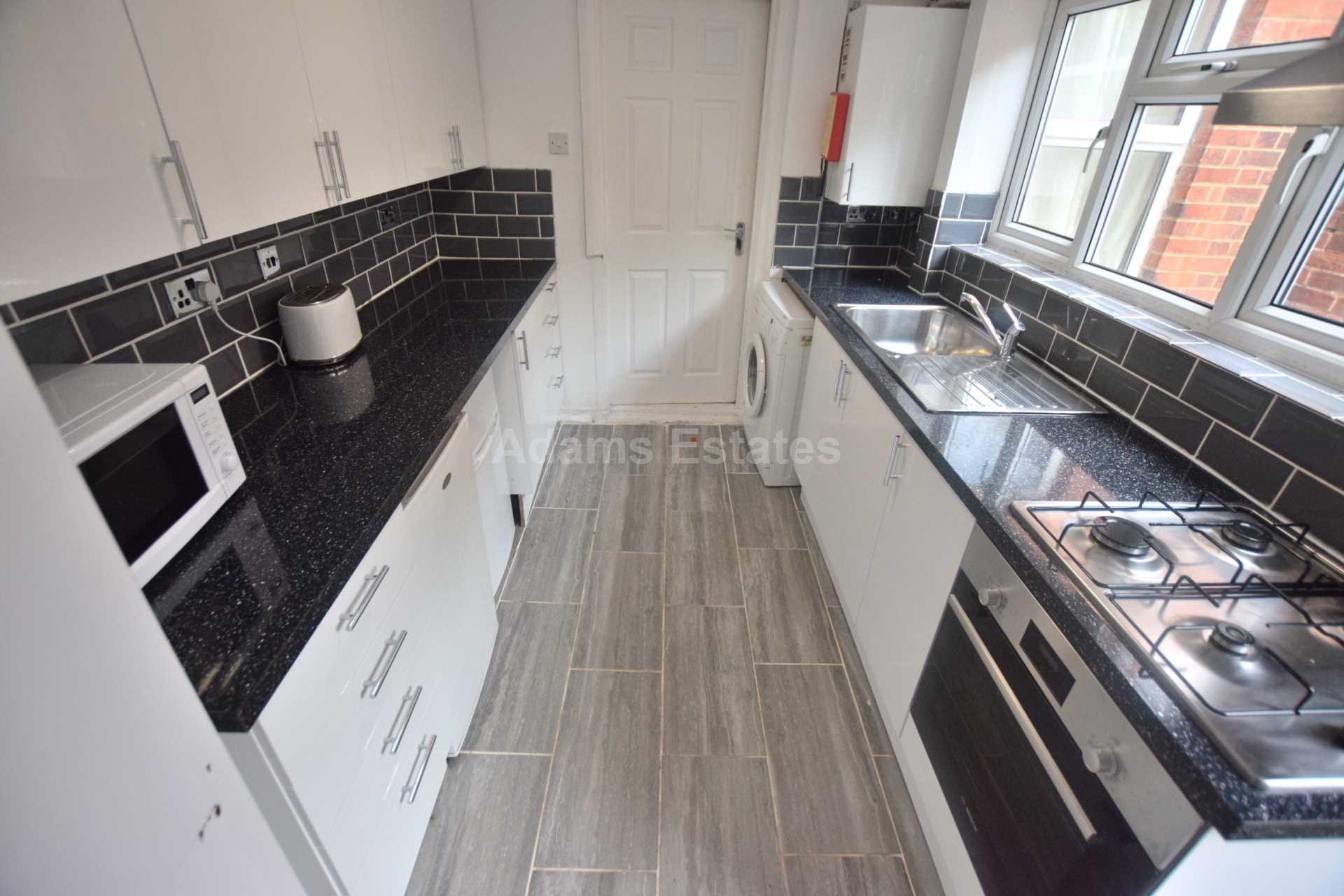 6 bed Mid Terraced House for rent in Reading. From Student Holmes - University Office 6 bed Mid Terraced House for rent in Reading. From Student Holmes - University Office