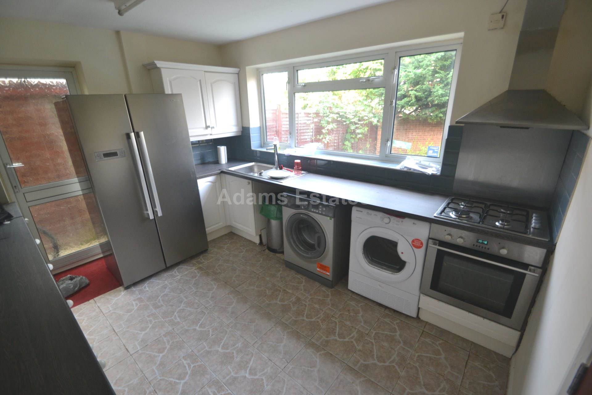 6 bed Detached for rent in Reading. From Student Holmes - University Office