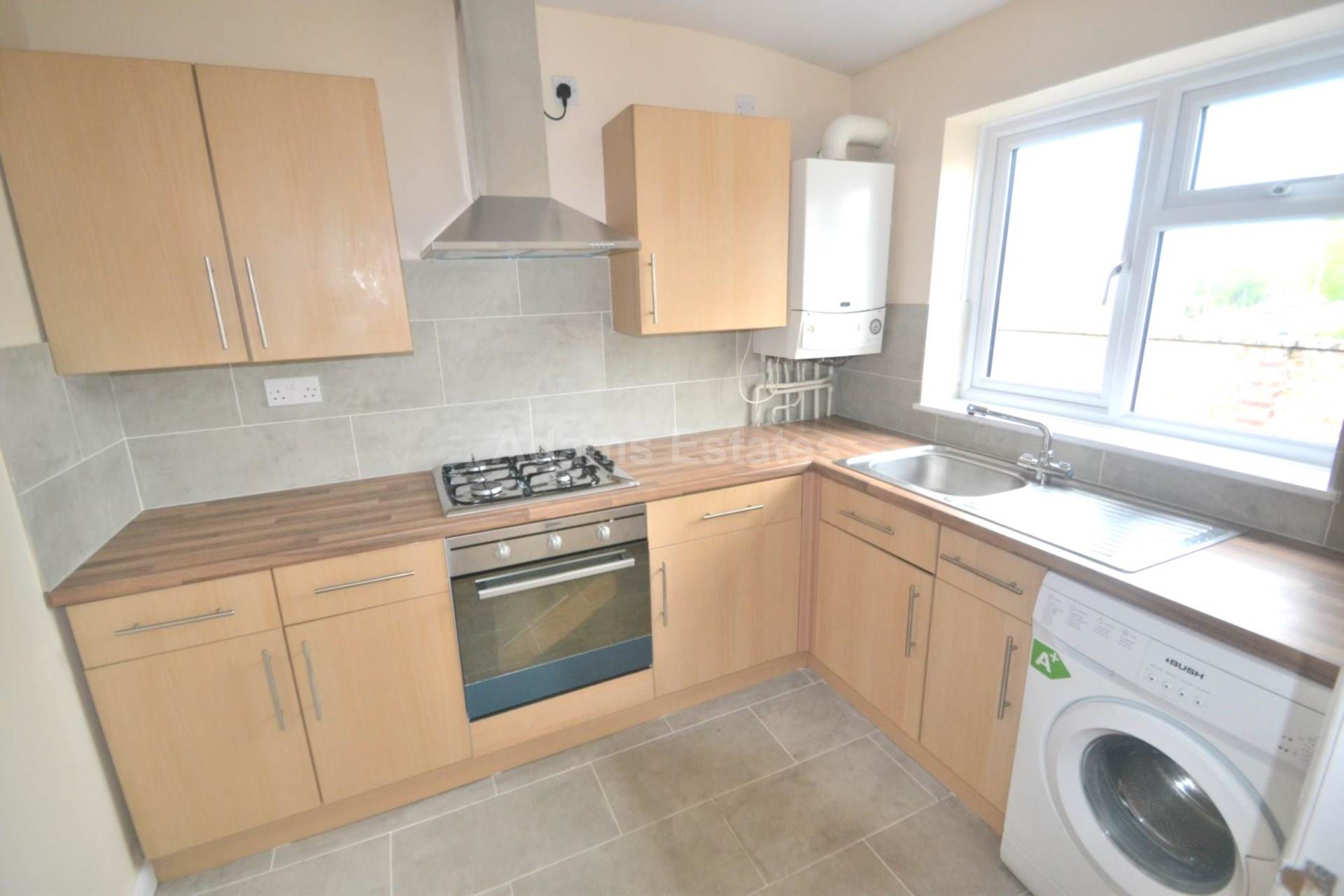 2 bed 1st Floor Flat for rent in Reading. From Student Holmes - University Office