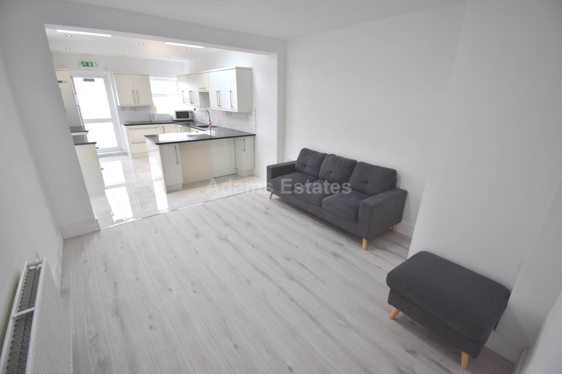 5 bed Mid Terraced House for rent in Reading. From Student Holmes - University Office