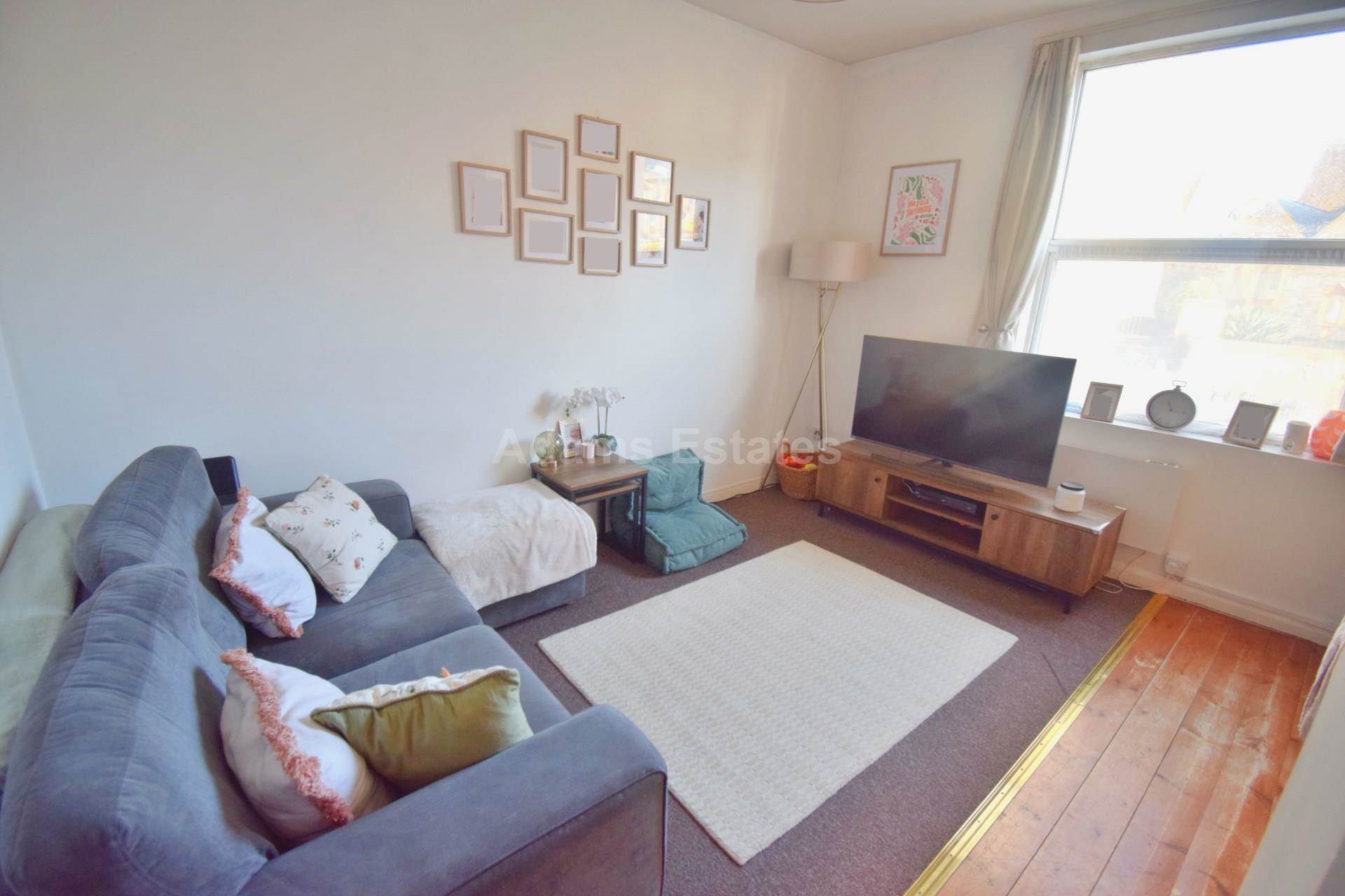 1 bed 1st Floor Flat for rent in Reading. From Student Holmes - University Office