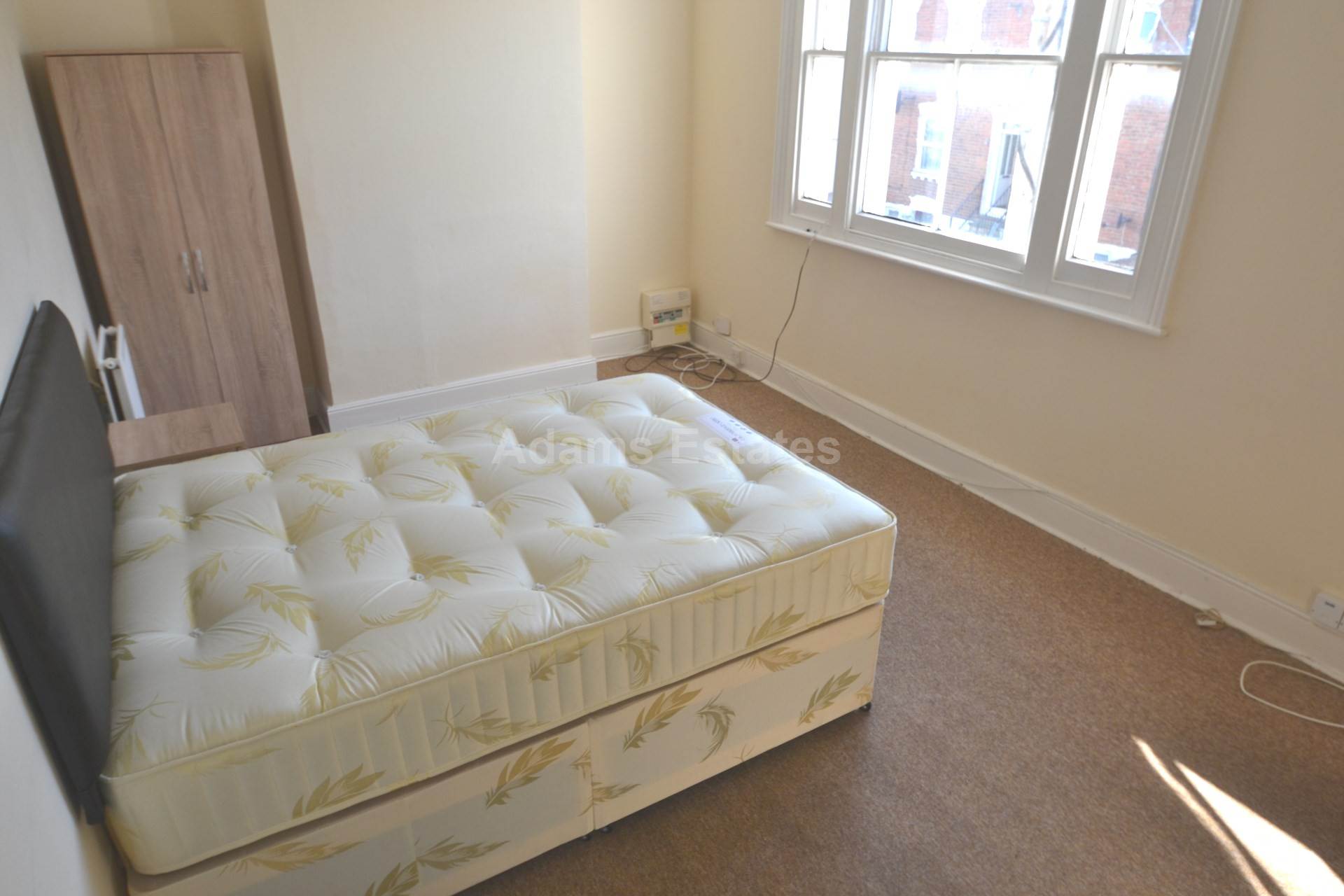 3 bed 1st Floor Flat for rent in Reading. From Student Holmes - University Office