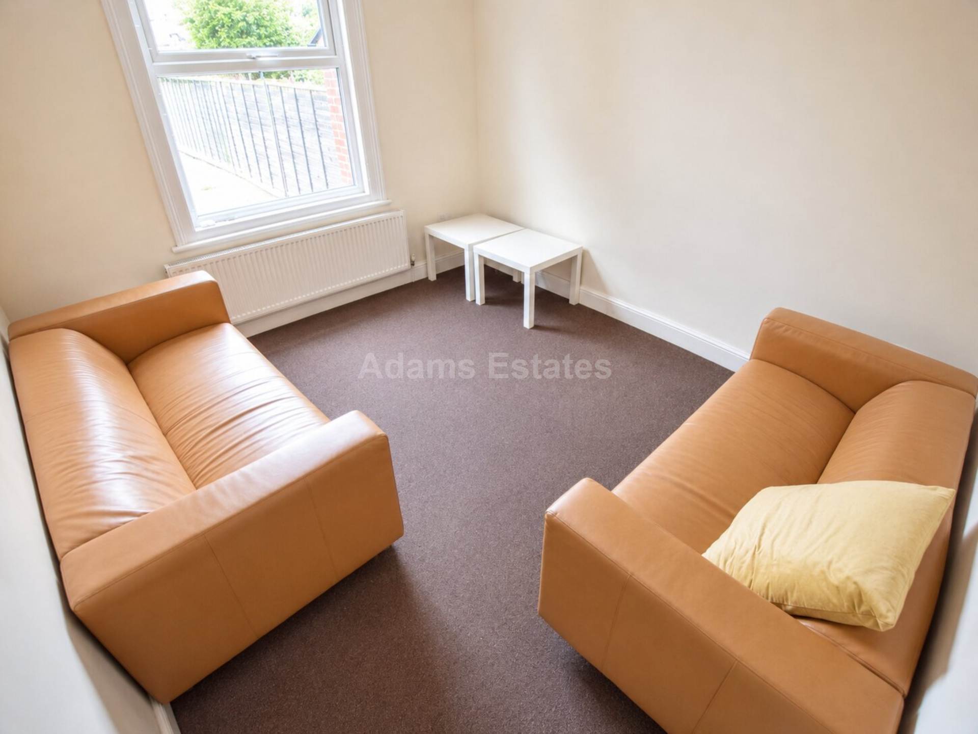 3 bed Mid Terraced House for rent in Reading. From Student Holmes - University Office