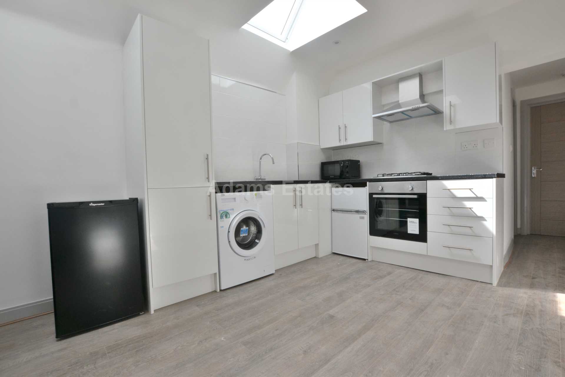 1 bed 1st Floor Flat for rent in Reading. From Student Holmes - University Office