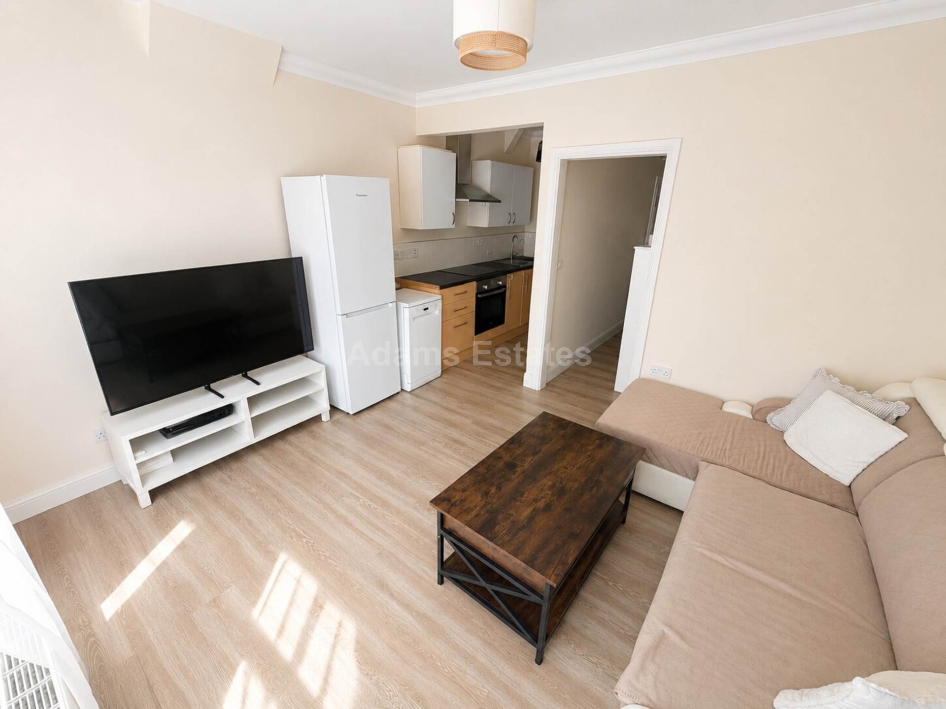 1 bed 1st Floor Flat for rent in Reading. From Student Holmes - University Office