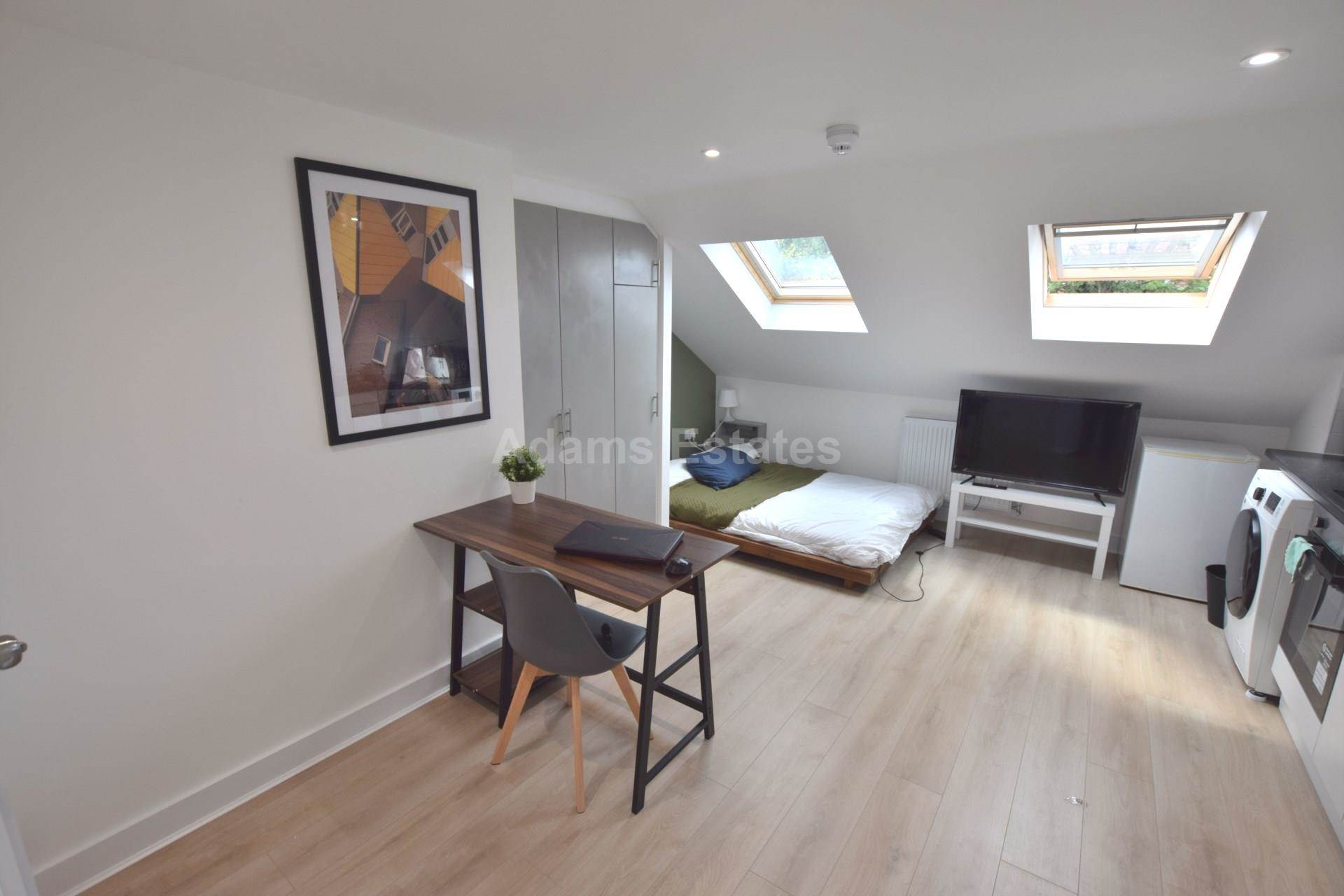 1 bed Studio for rent in Burghfield. From Student Holmes - University Office 1 bed Studio for rent in Burghfield. From Student Holmes - University Office