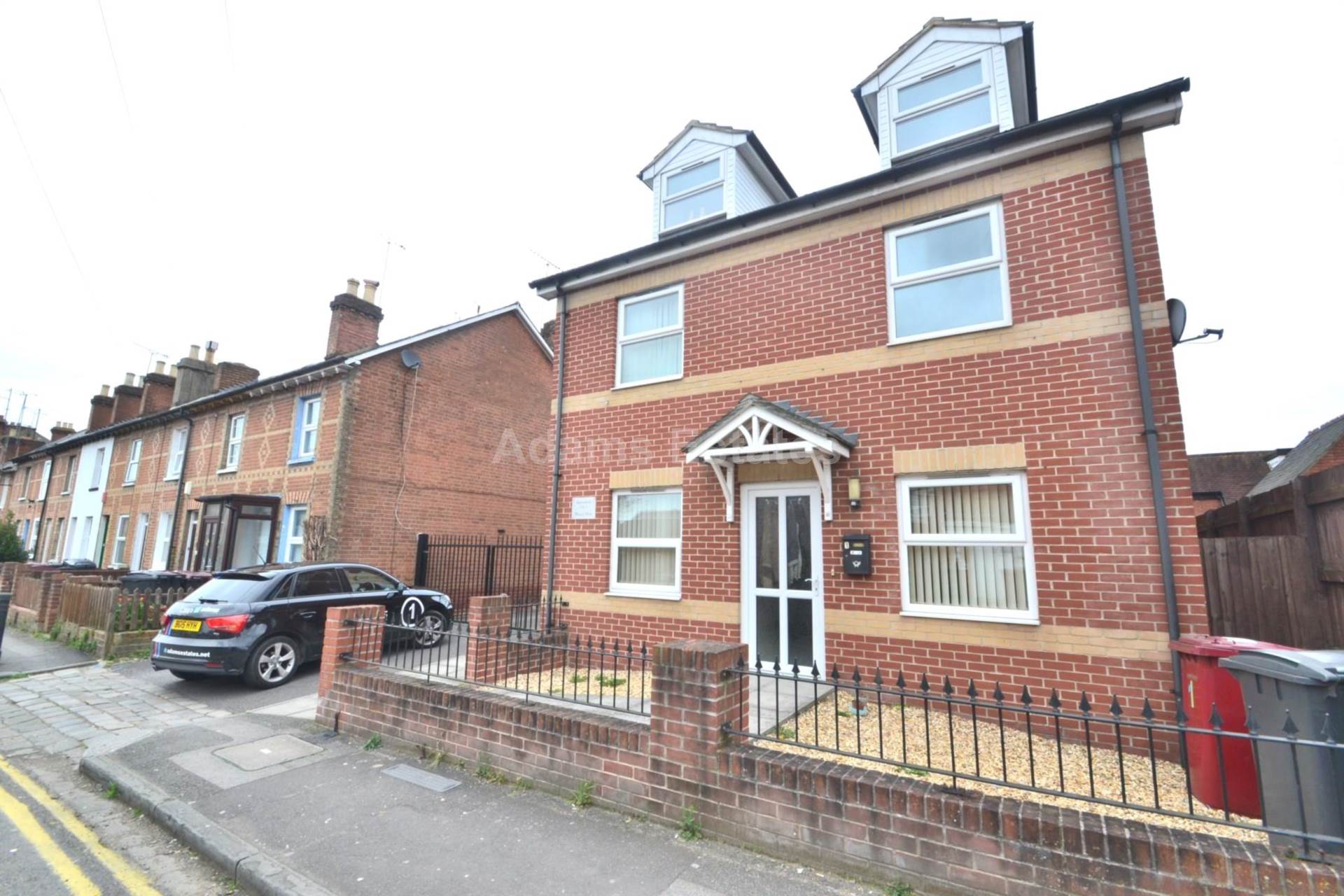 1 bed 1st Floor Flat for rent in Reading. From Student Holmes - University Office 1 bed 1st Floor Flat for rent in Reading. From Student Holmes - University Office