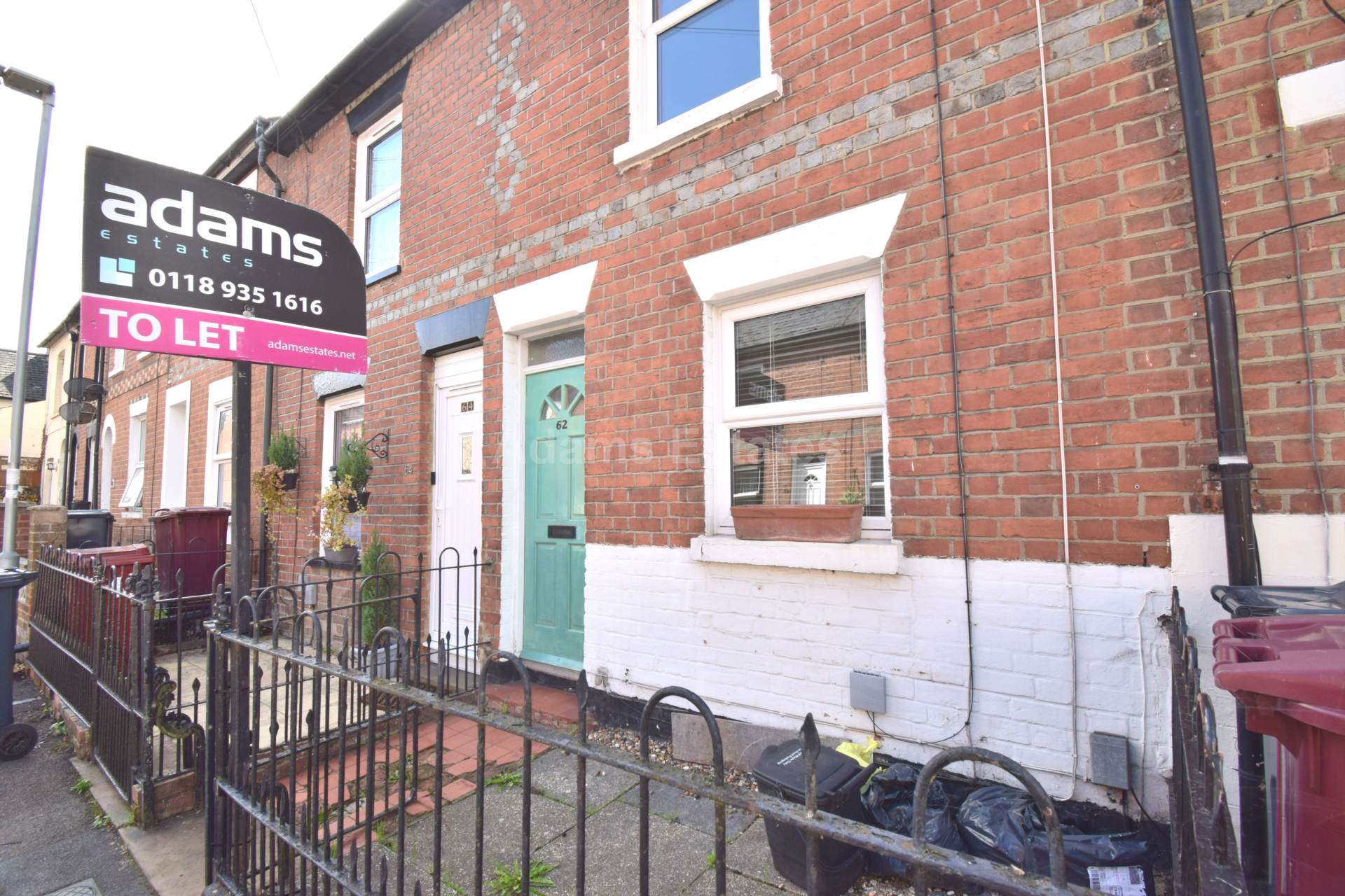 3 bed Mid Terraced House for rent in Reading. From Student Holmes - University Office