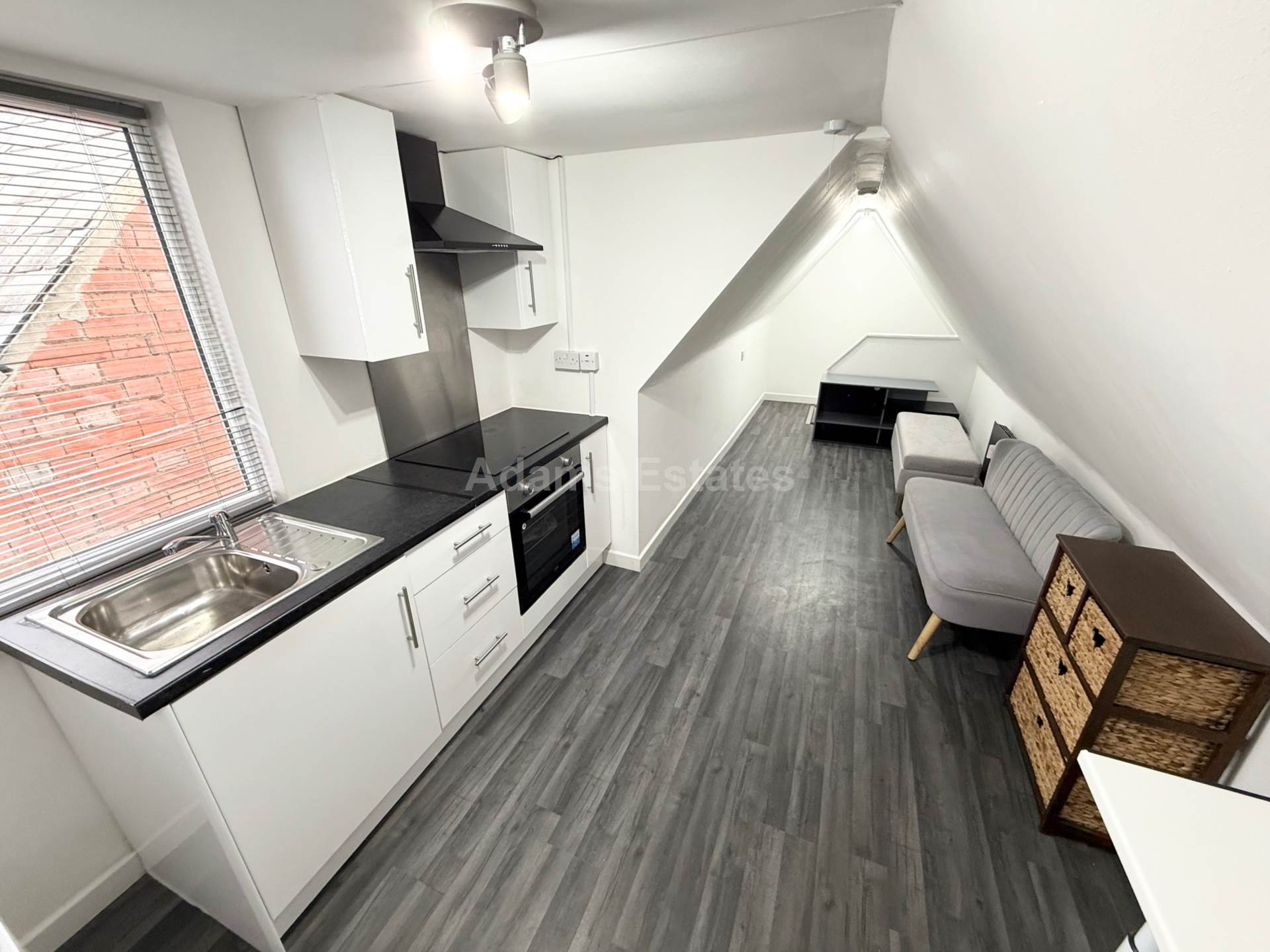 1 bed 1st Floor Flat for rent in Reading. From Student Holmes - University Office 1 bed 1st Floor Flat for rent in Reading. From Student Holmes - University Office