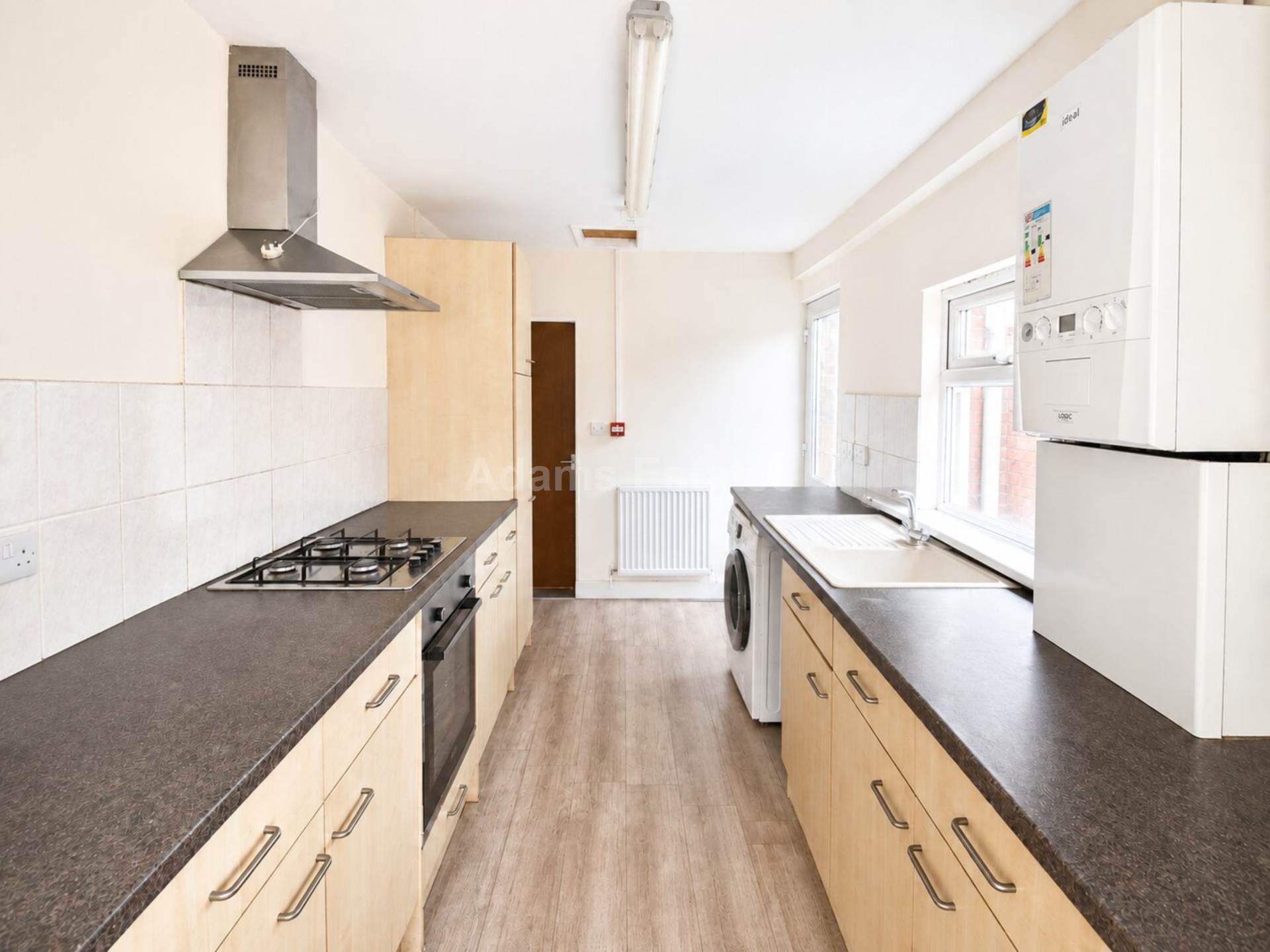5 bed Mid Terraced House for rent in Shinfield. From Student Holmes - University Office