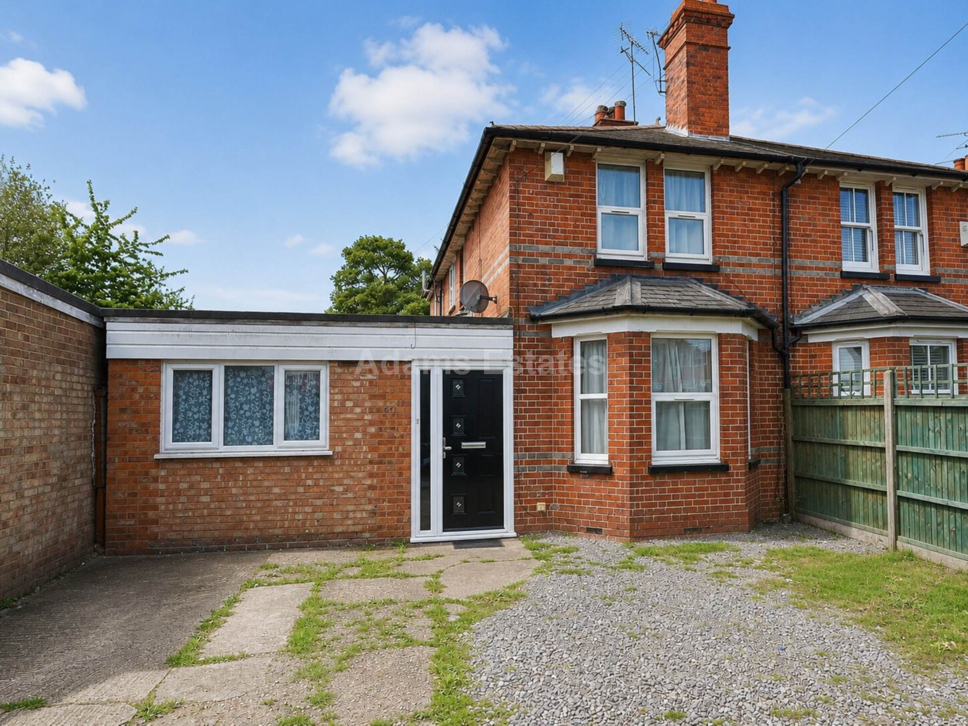 1 bed 1st Floor Flat for rent in Reading. From Student Holmes - University Office