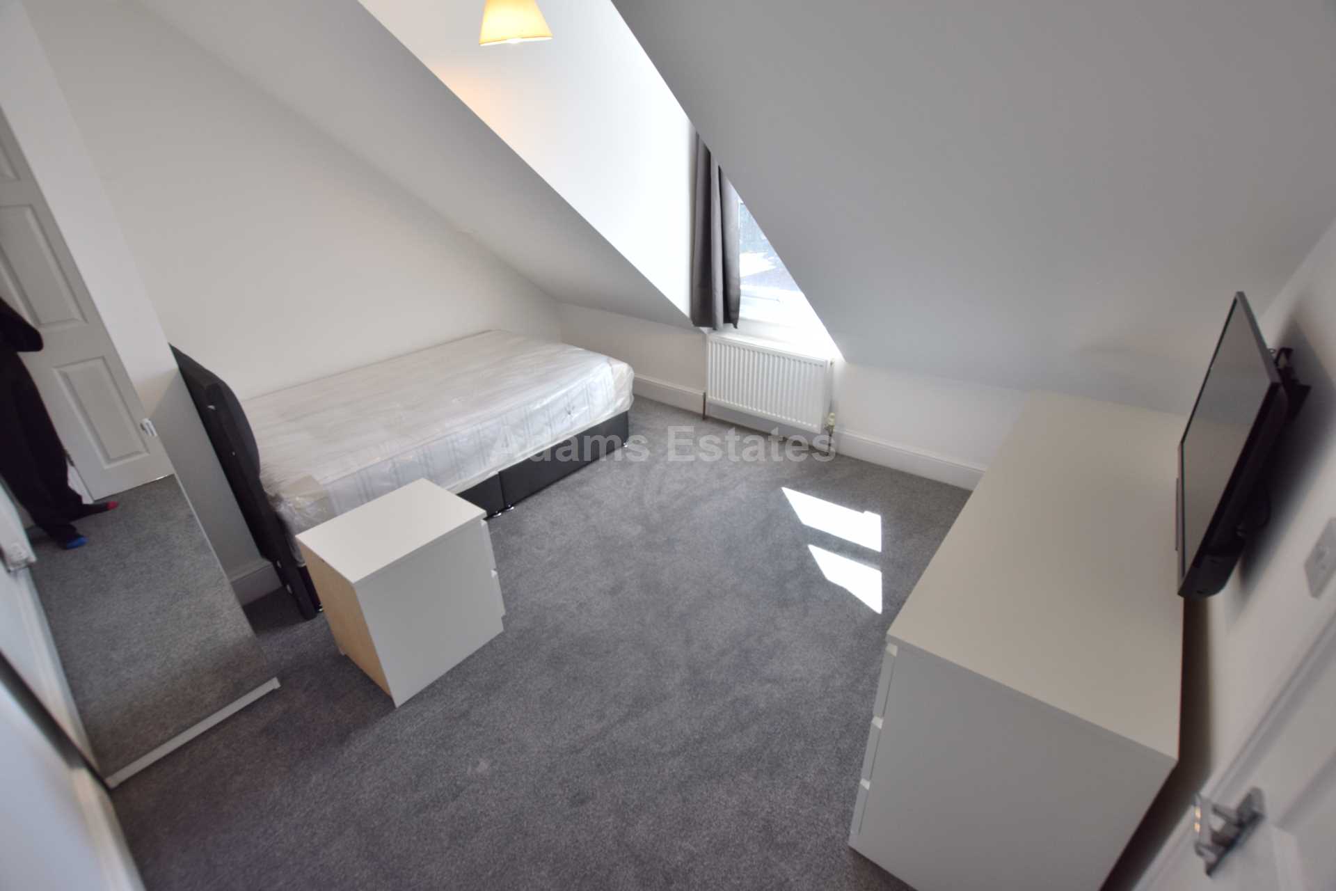 1 bed House Share for rent in Woodley. From Student Holmes - University Office