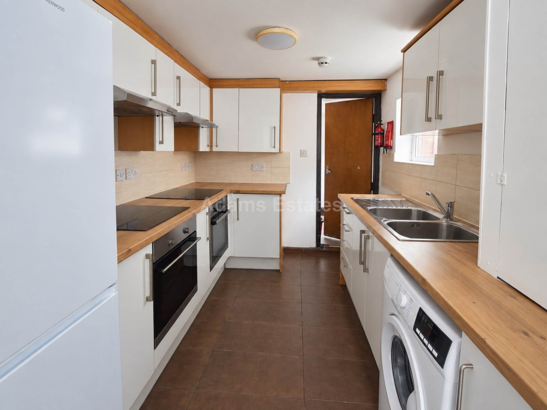 7 bed Mid Terraced House for rent in Reading. From Student Holmes - University Office