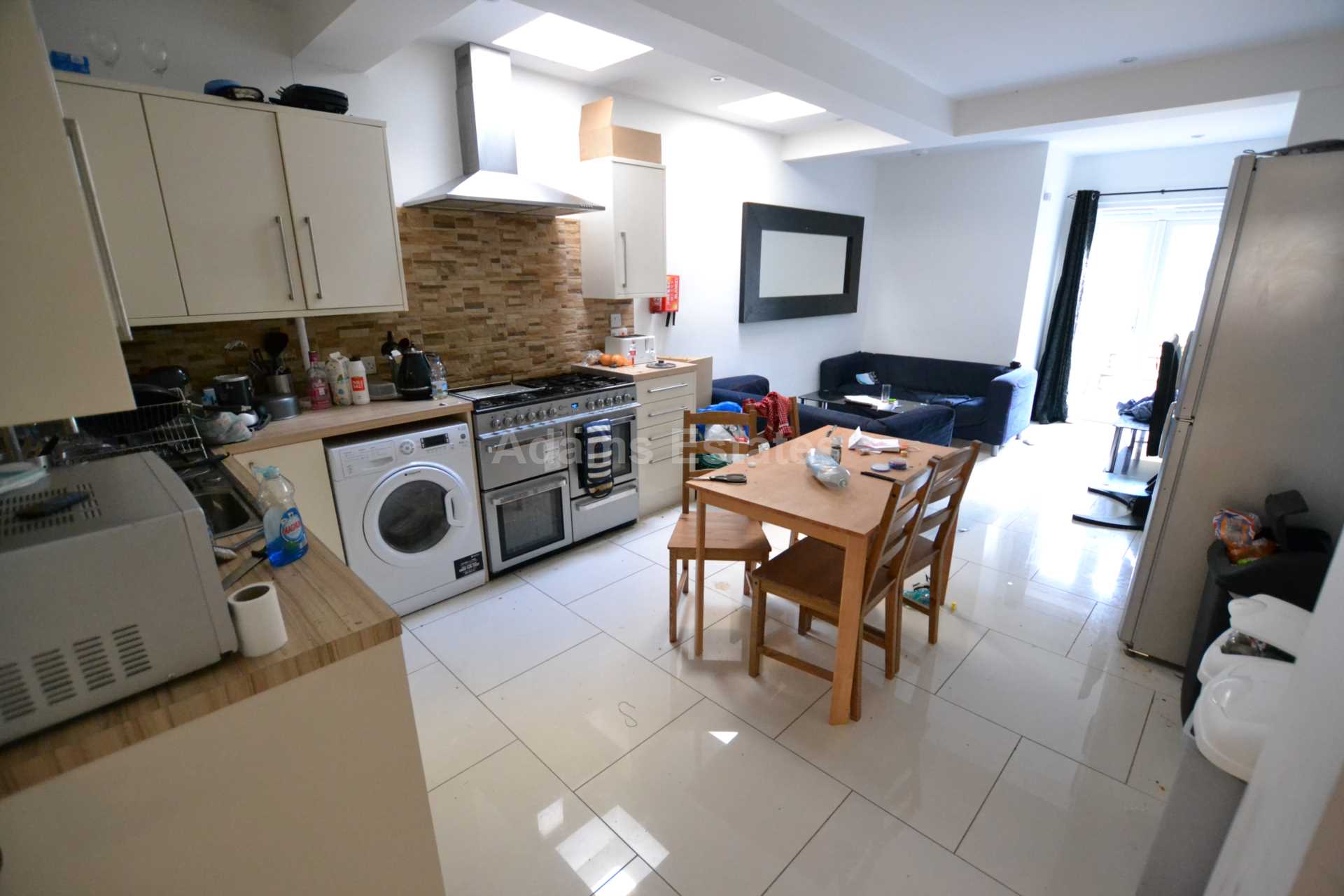 4 bed Mid Terraced House for rent in Reading. From Student Holmes - University Office
