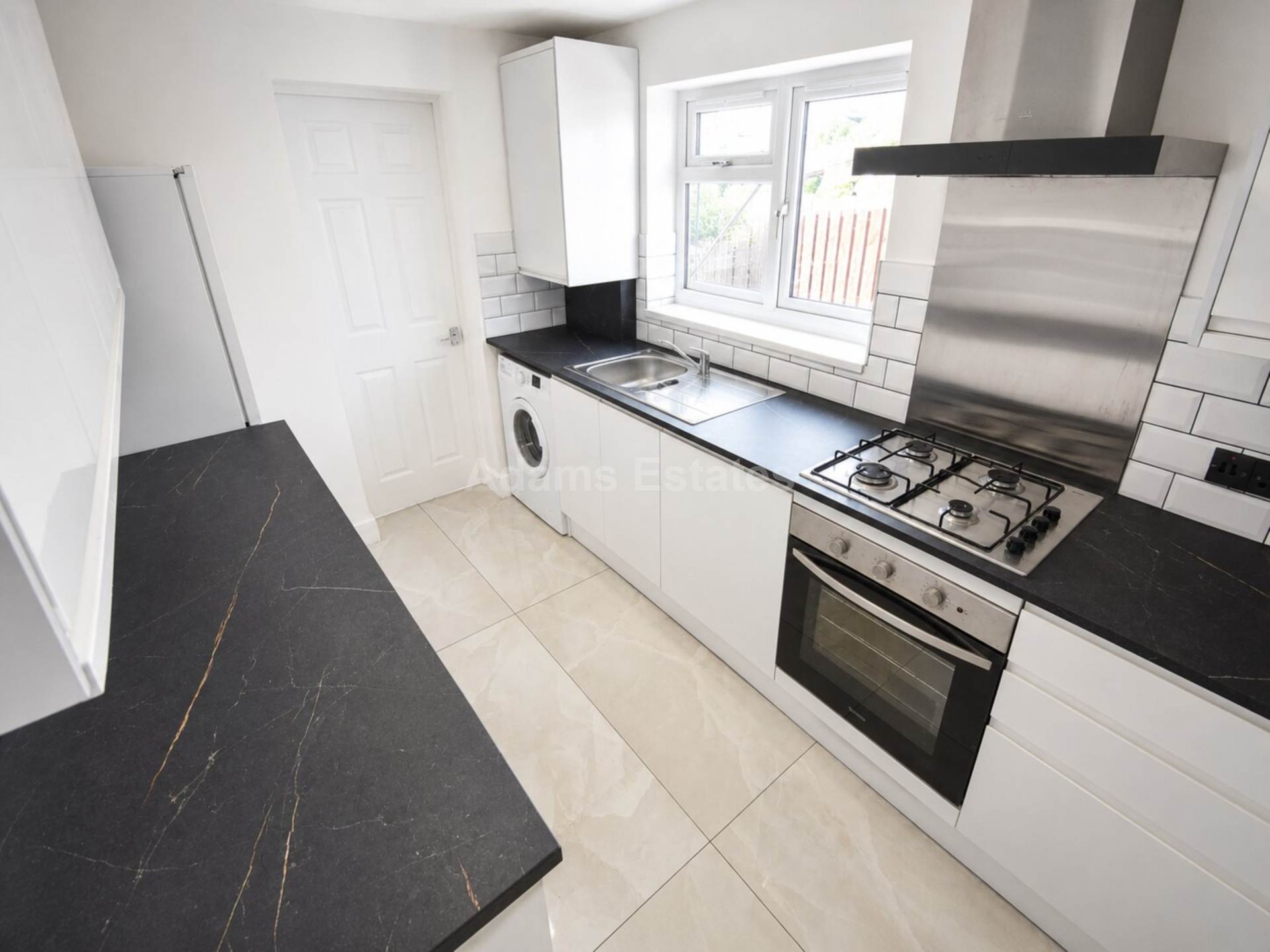 4 bed Mid Terraced House for rent in Reading. From Student Holmes - University Office