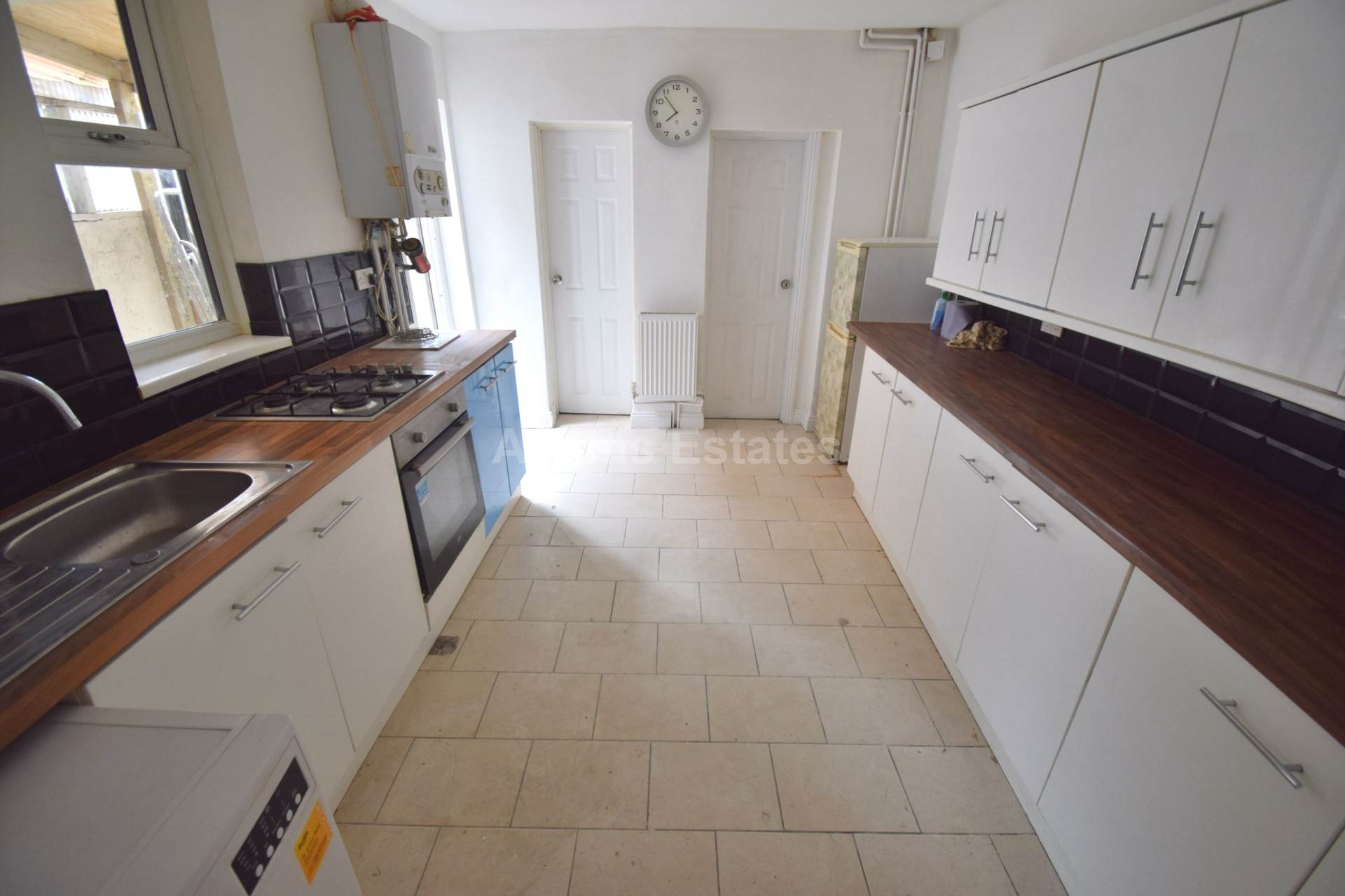 4 bed Mid Terraced House for rent in Reading. From Student Holmes - University Office
