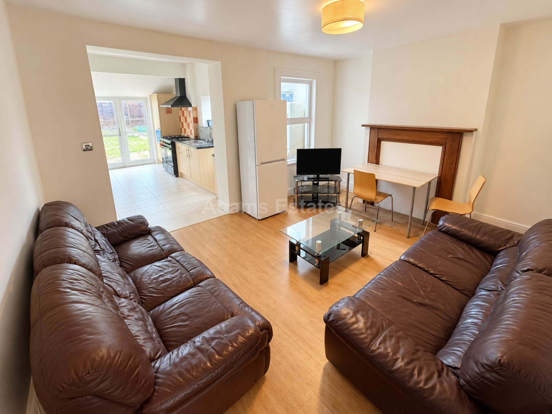 5 bed Mid Terraced House for rent in Reading. From Student Holmes - University Office