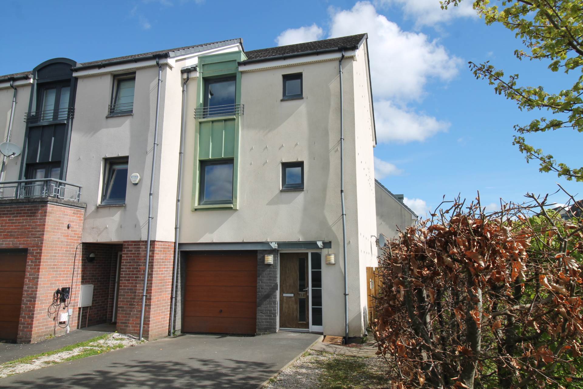 3 bed Town House for rent in Renfrew. From LM Properties