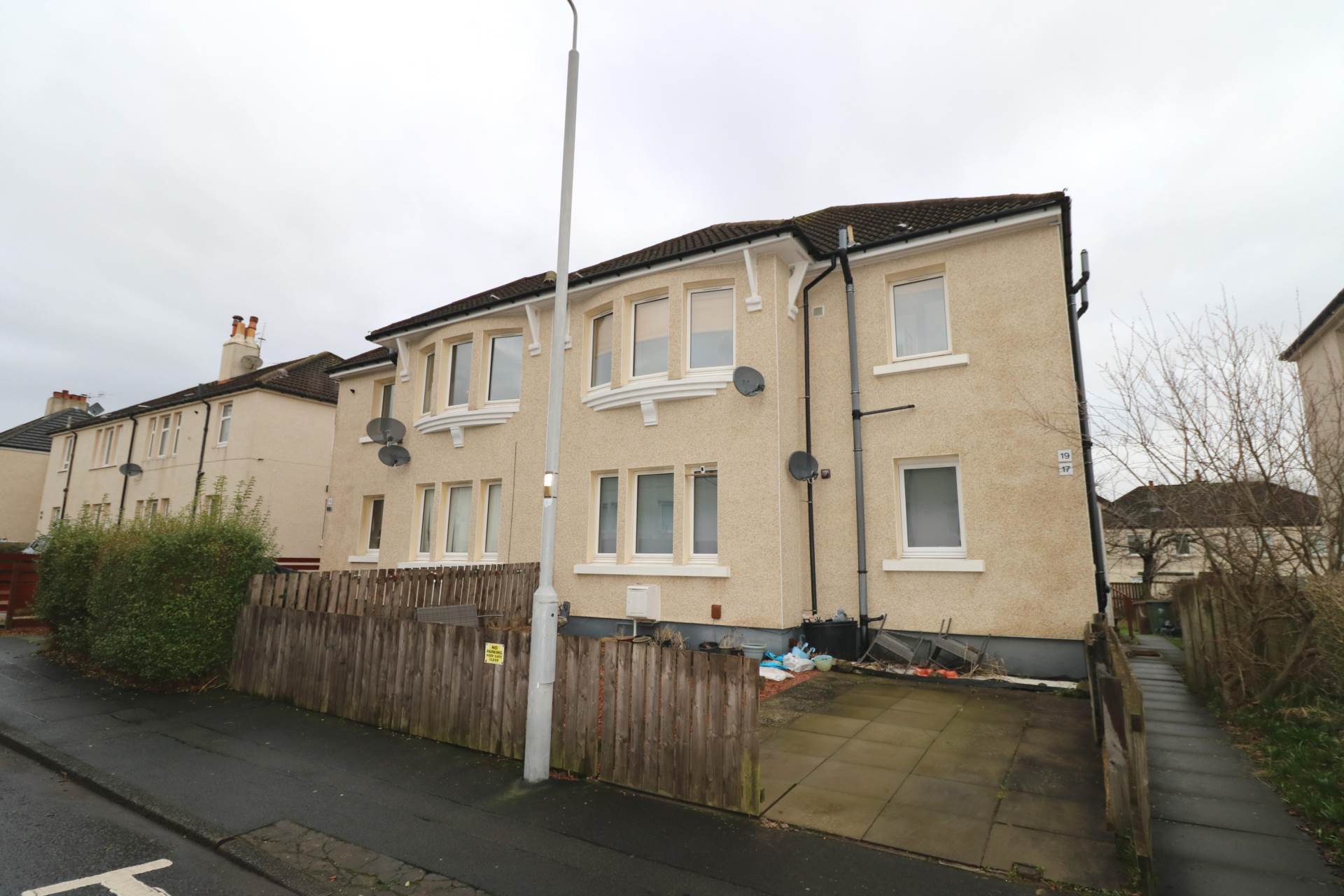2 bed 1st Floor Flat for rent in Paisley. From LM Properties