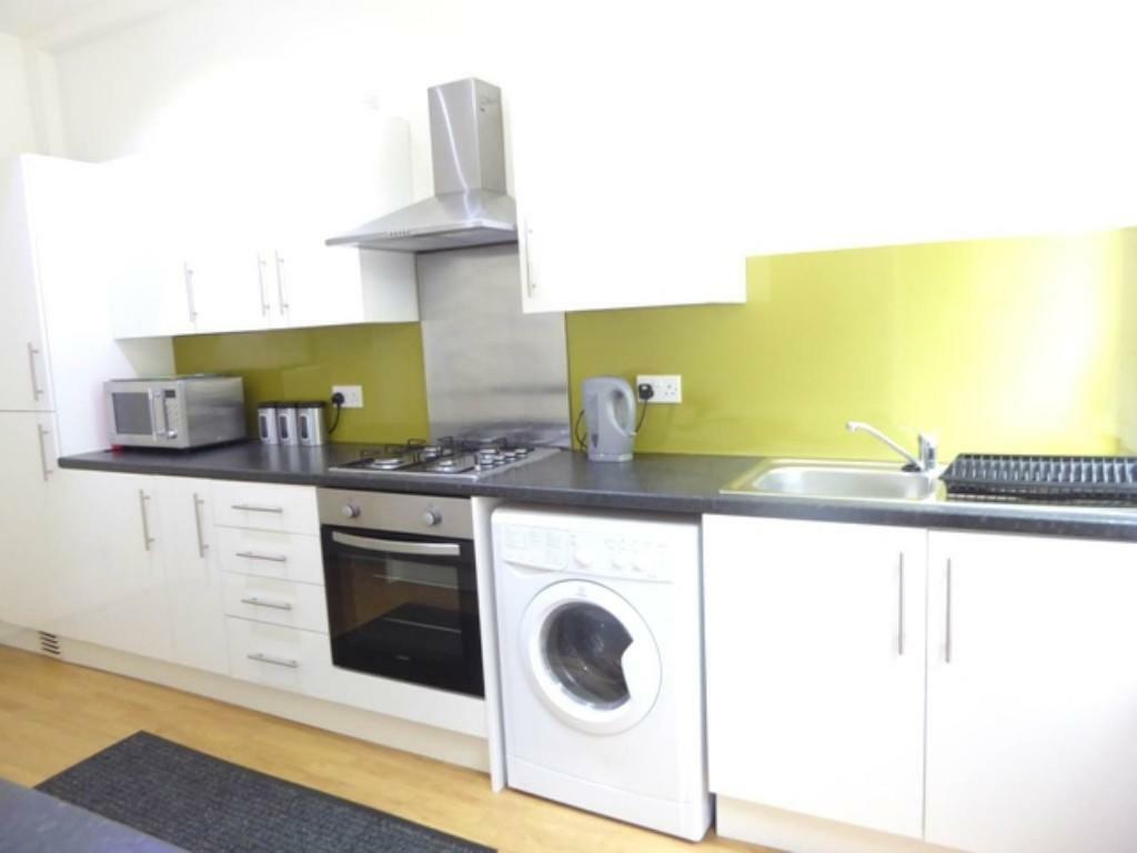 3 bed Mid Terraced House for rent in Huddersfield. From Student Haven - Huddersfield