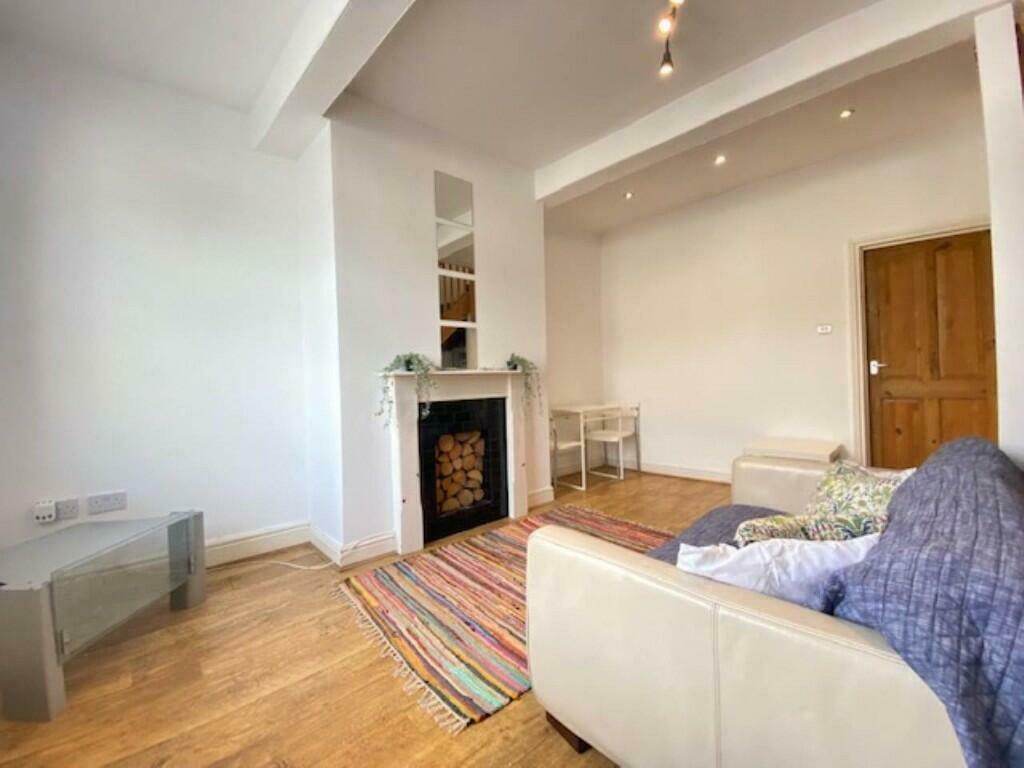 2 bed Mid Terraced House for rent in Huddersfield. From Student Haven - Huddersfield 2 bed Mid Terraced House for rent in Huddersfield. From Student Haven - Huddersfield