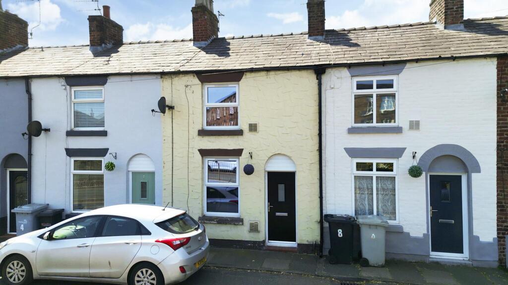 2 bed Mid Terraced House for rent in Congleton. From Chris Hamriding Lettings & Estates - Congleton