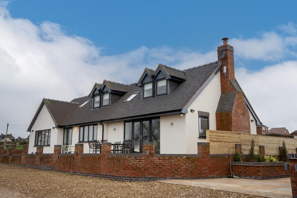 4 bed Detached for rent in Mow Cop. From Chris Hamriding Lettings & Estates - Congleton