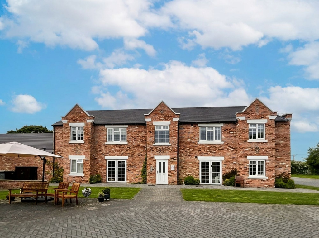 2 bed 1st Floor Flat for rent in Sandbach. From Chris Hamriding Lettings & Estates - Congleton