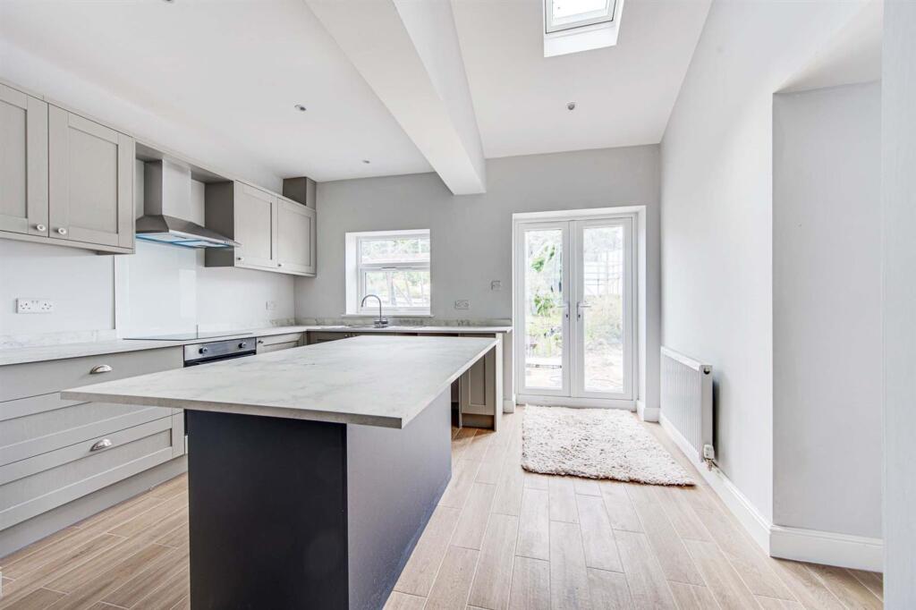 4 bed Detached for rent in Congleton. From Chris Hamriding Lettings & Estates - Congleton