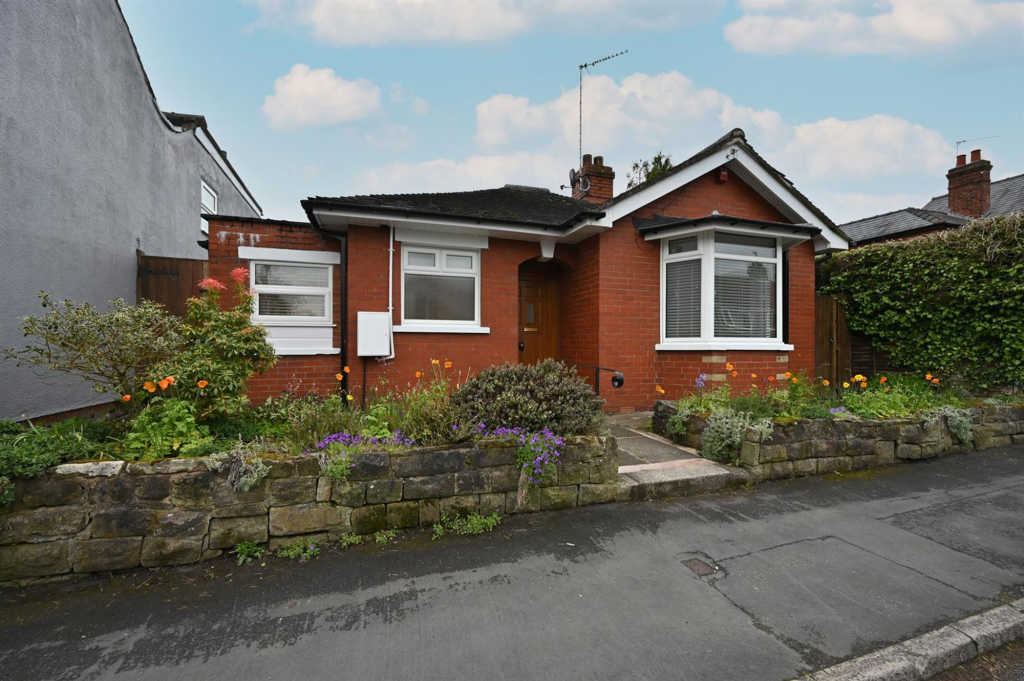 2 bed Detached for rent in Congleton. From Chris Hamriding Lettings & Estates - Congleton 2 bed Detached for rent in Congleton. From Chris Hamriding Lettings & Estates - Congleton