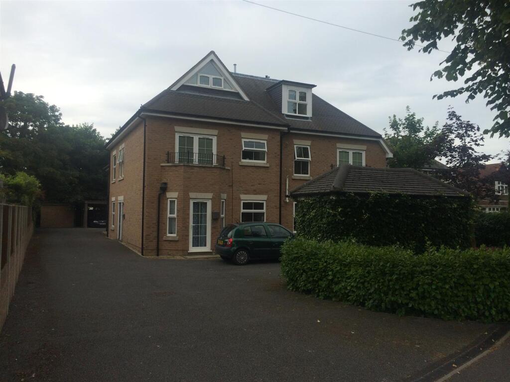 2 bed 1st Floor Flat for rent in Winkton. From Abbey Estates - Bournemouth