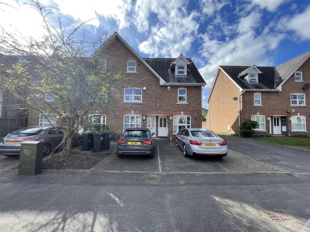3 bed Town House for rent in Bournemouth. From Abbey Estates - Bournemouth