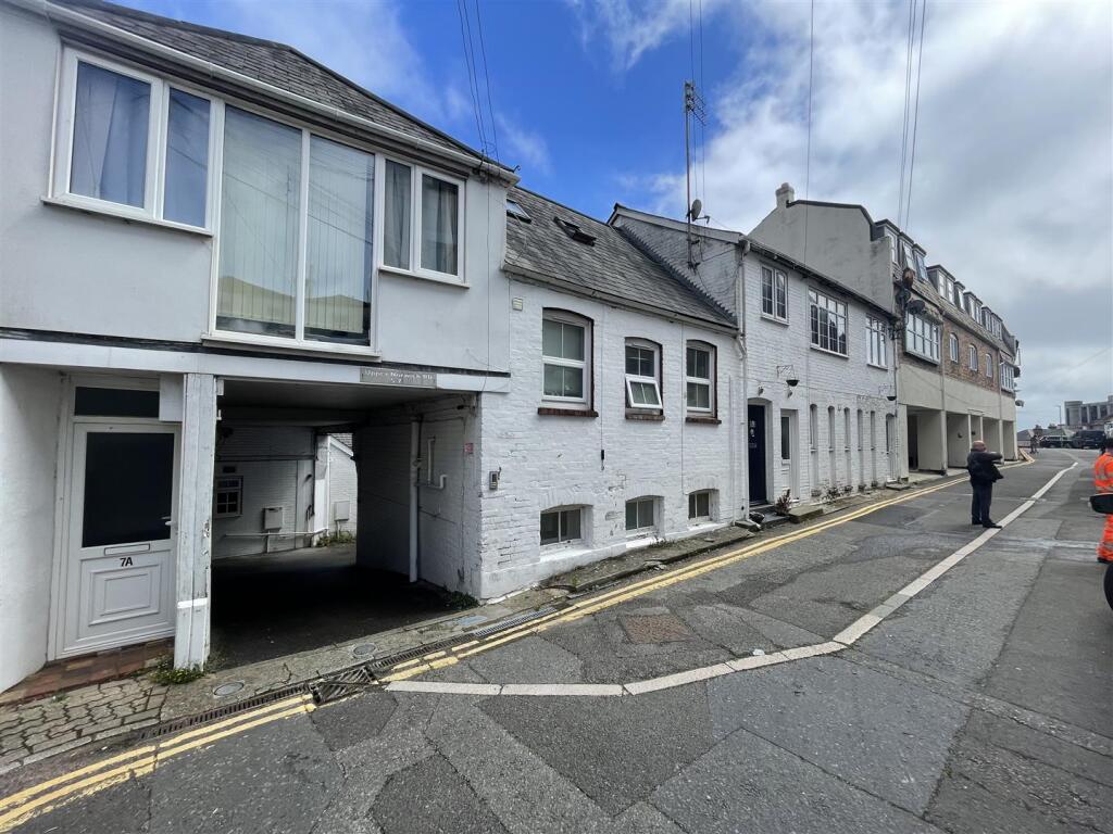 2 bed 1st Floor Flat for rent in Bournemouth. From Abbey Estates - Bournemouth
