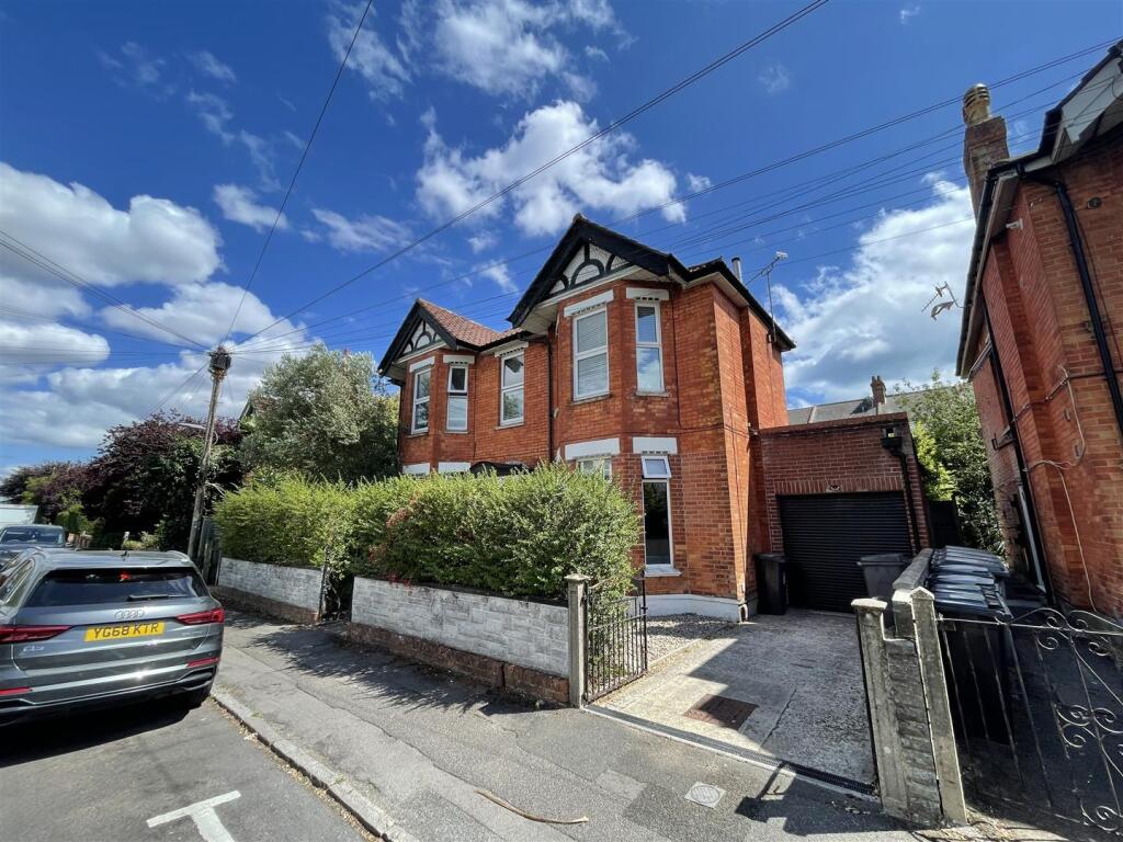 3 bed 1st Floor Flat for rent in Bournemouth. From Abbey Estates - Bournemouth 3 bed 1st Floor Flat for rent in Bournemouth. From Abbey Estates - Bournemouth