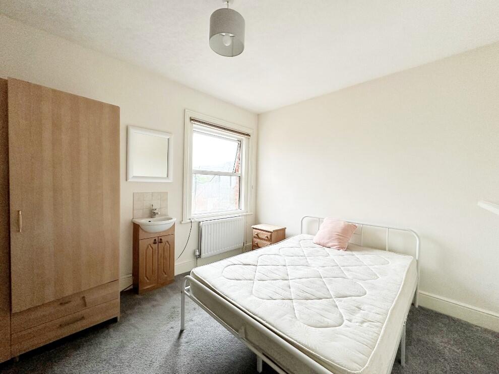 1 bed House Share for rent in Fleet. From Belvoir - Aldershot