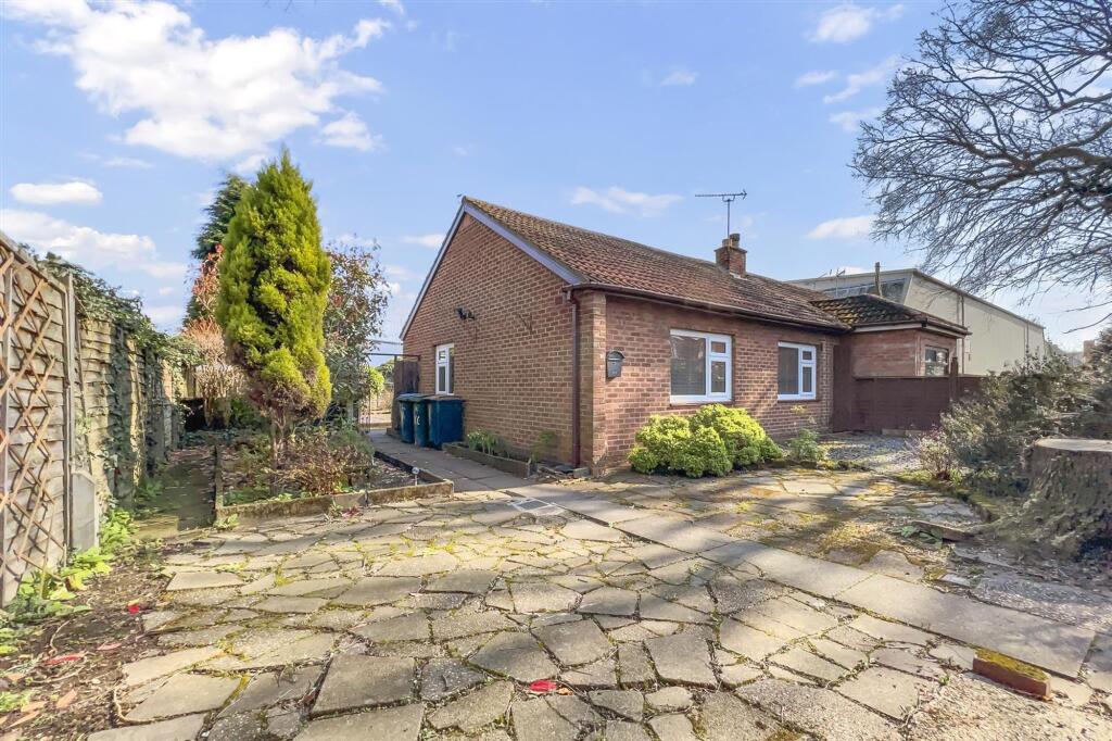 2 bed Semi-detached bungalow for rent in Hawkesbury. From Coopers - Coventry