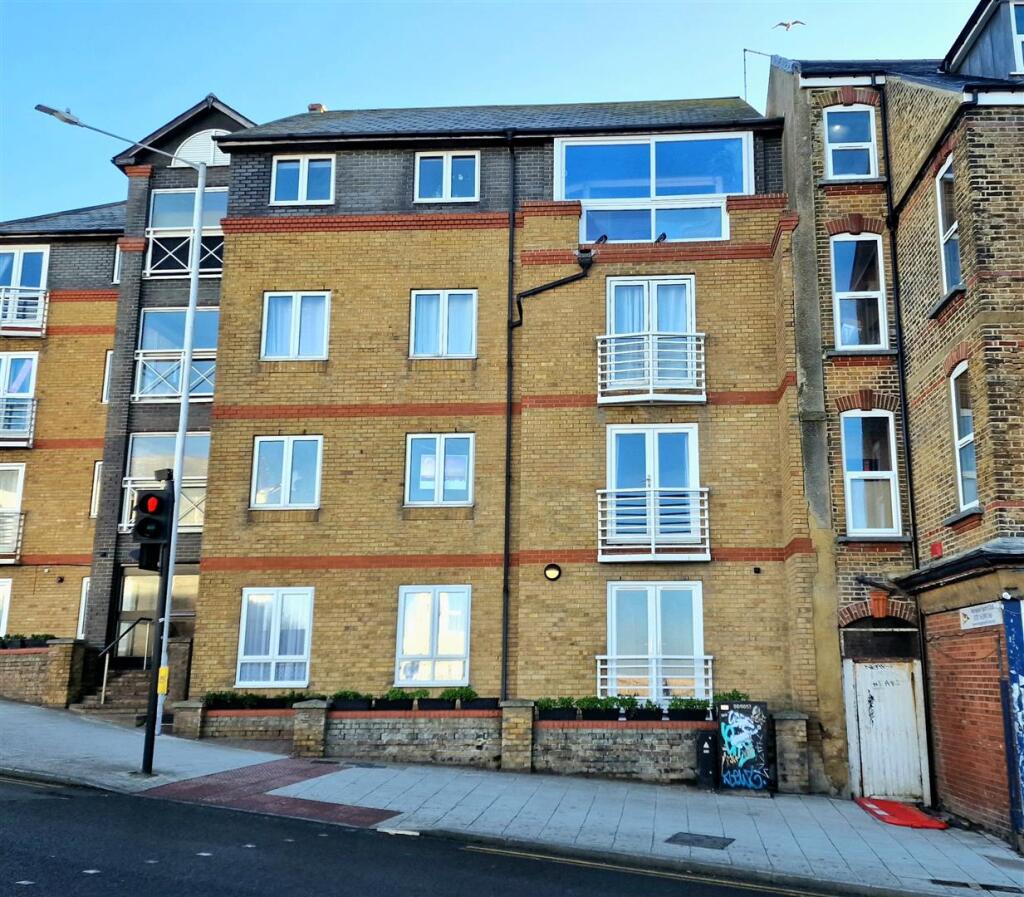 2 bed Apartment for rent in Margate. From Lovetts Property Services - Cliftonville