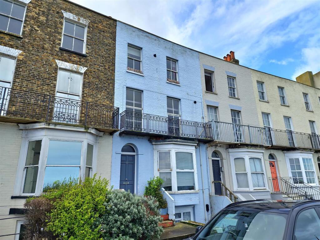 1 bed 1st Floor Flat for rent in Margate. From Lovetts Property Services - Cliftonville