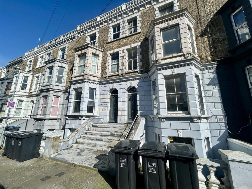 2 bed 1st Floor Flat for rent in Margate. From Lovetts Property Services - Cliftonville