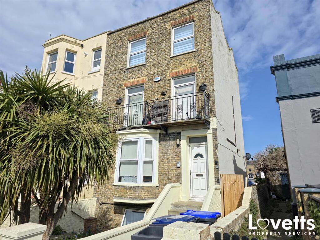 0 bed Studio for rent in Margate. From Lovetts Property Services Cliftonville Ltd.
