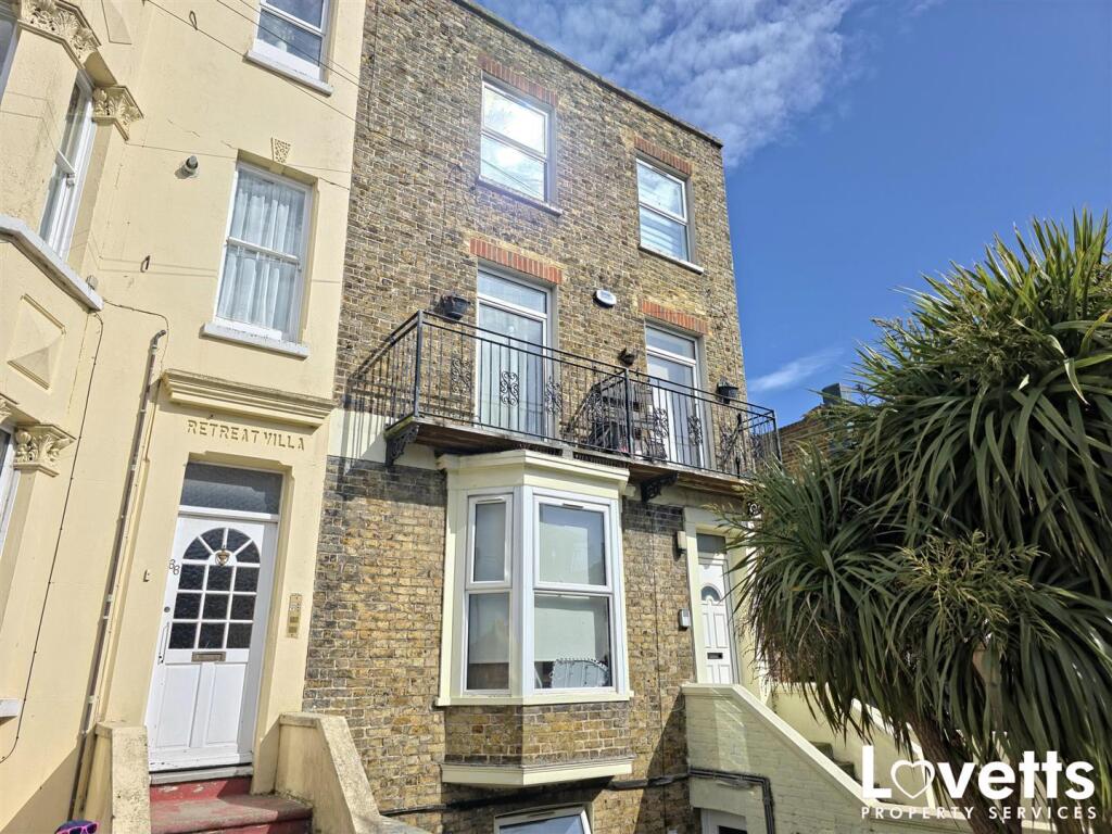 1 bed 1st Floor Flat for rent in Margate. From Lovetts Property Services Cliftonville Ltd. 1 bed 1st Floor Flat for rent in Margate. From Lovetts Property Services Cliftonville Ltd.