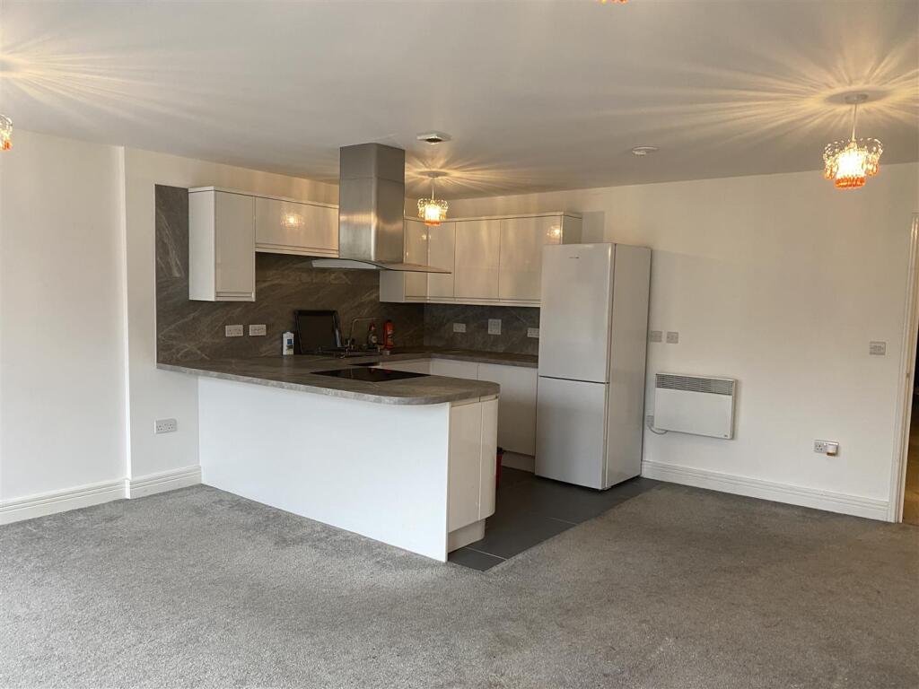 2 bed Apartment for rent in Canterbury. From Lovetts Property Services Cliftonville Ltd.