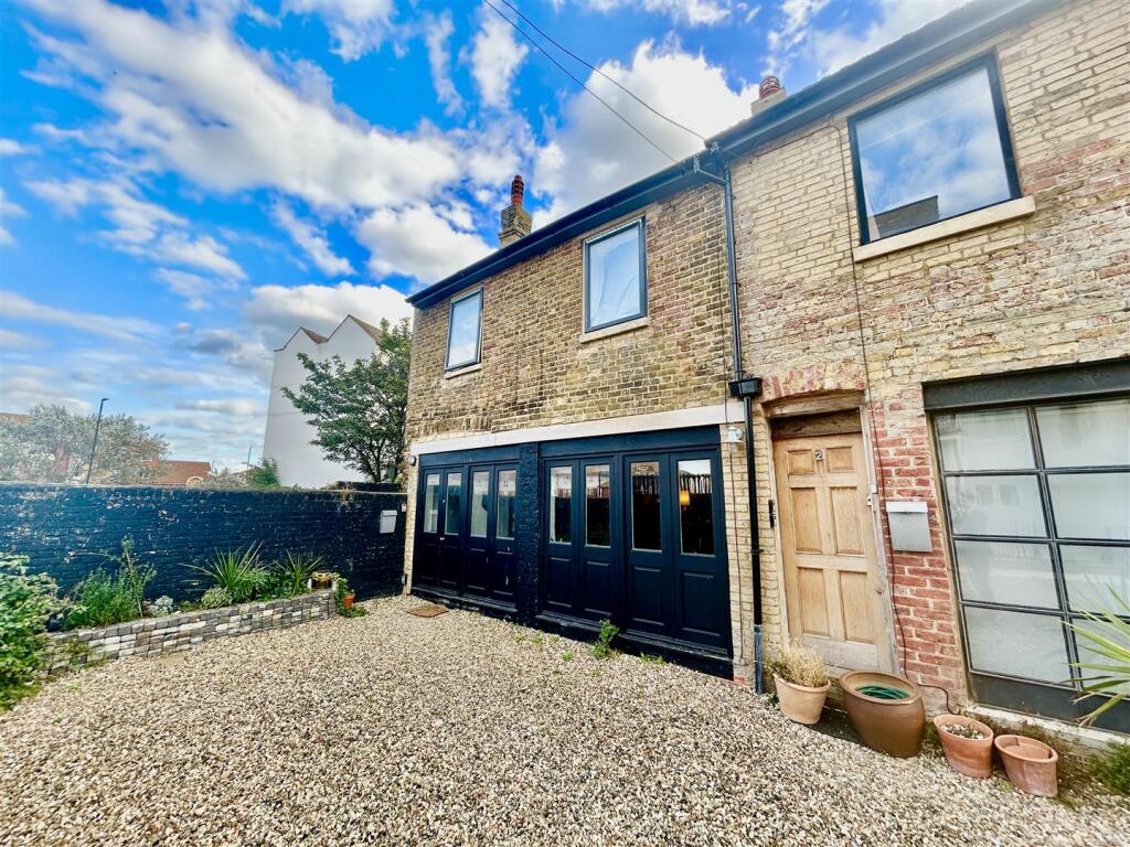 2 bed Semi Detached for rent in Margate. From Lovetts Property Services Cliftonville Ltd.