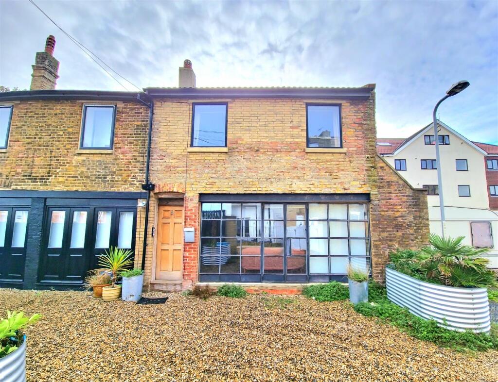 2 bed Semi Detached for rent in Margate. From Lovetts Property Services Cliftonville Ltd. 2 bed Semi Detached for rent in Margate. From Lovetts Property Services Cliftonville Ltd.