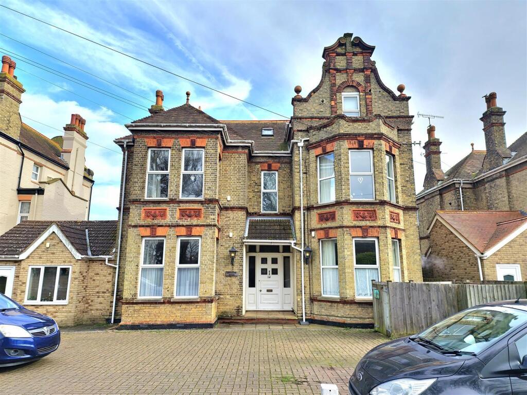 1 bed 1st Floor Flat for rent in Broadstairs. From Lovetts Property Services Cliftonville Ltd. 1 bed 1st Floor Flat for rent in Broadstairs. From Lovetts Property Services Cliftonville Ltd.
